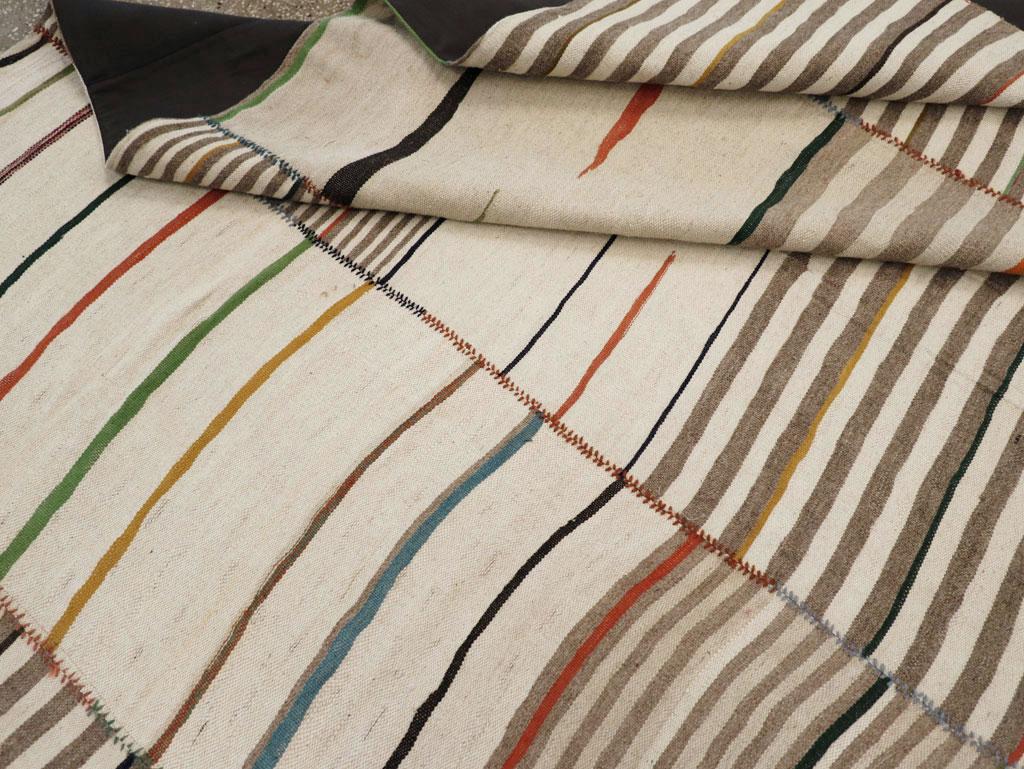 Moderner persischer Flachgewebe-Kelim-Teppich in Zimmergröße aus dem 21. Jahrhundert im Angebot 1