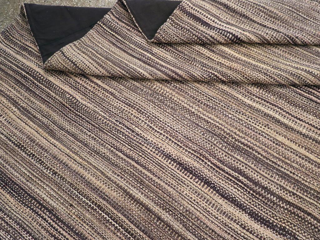 Moderner persischer Flachgewebe-Kelim-Teppich in Zimmergröße aus dem 21. Jahrhundert im Angebot 1