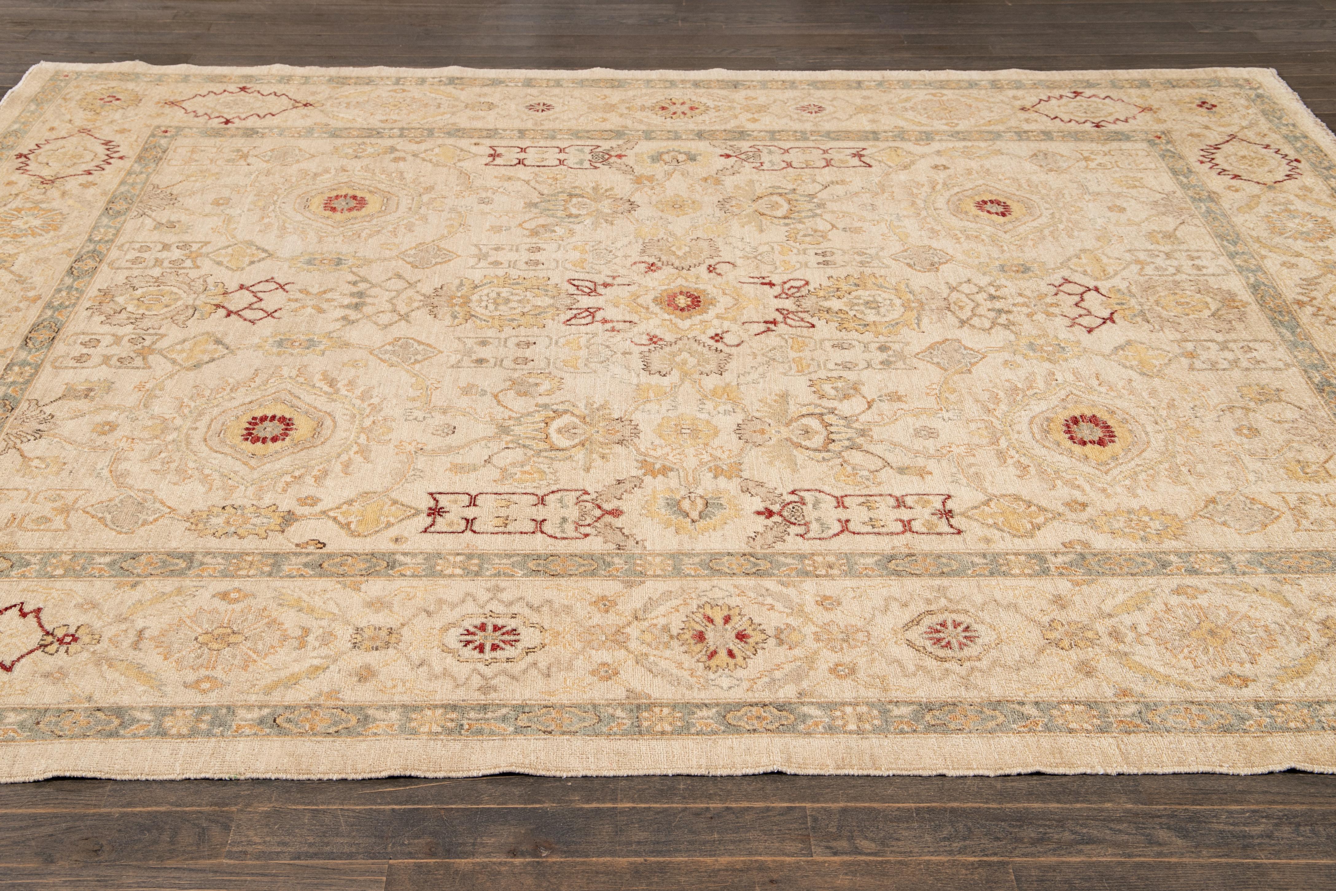 Siglo XXI Alfombra moderna de lana Peshawar beige con motivos florales en venta 4