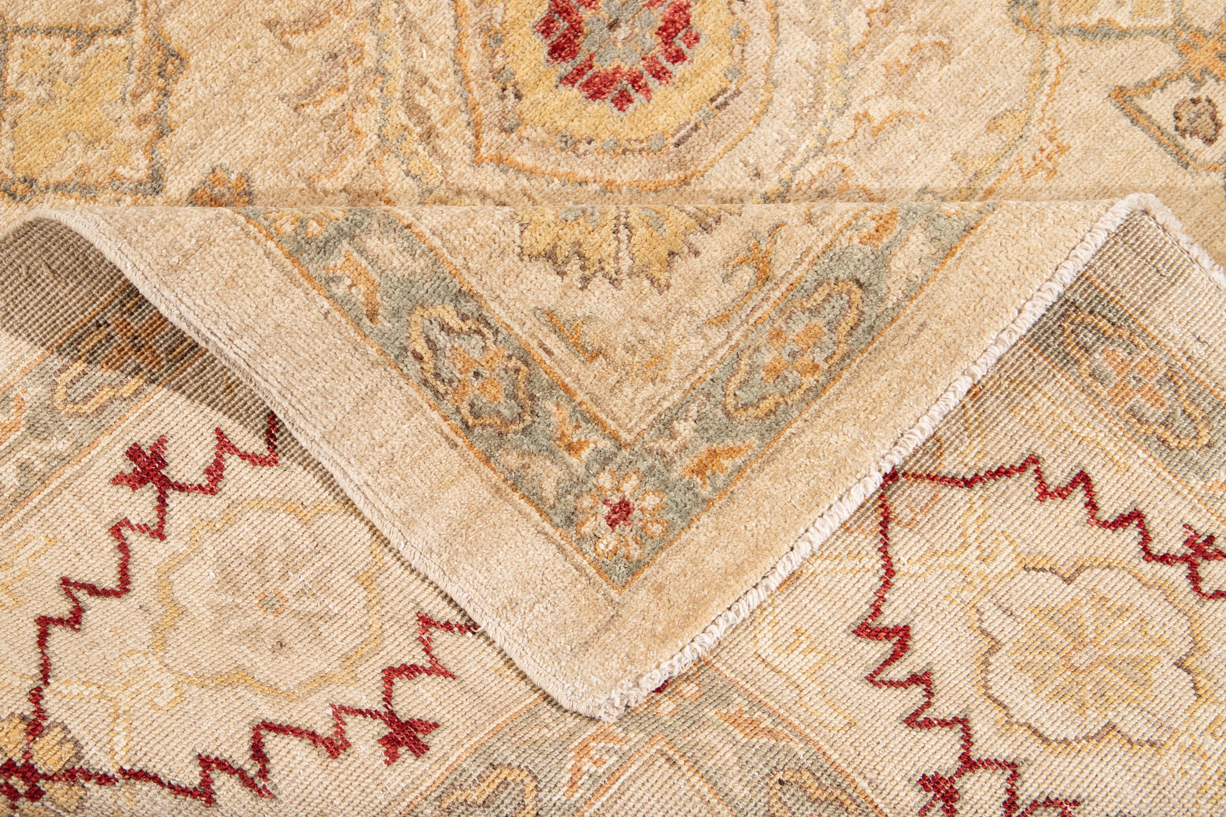 Siglo XXI Alfombra moderna de lana Peshawar beige con motivos florales en venta 7