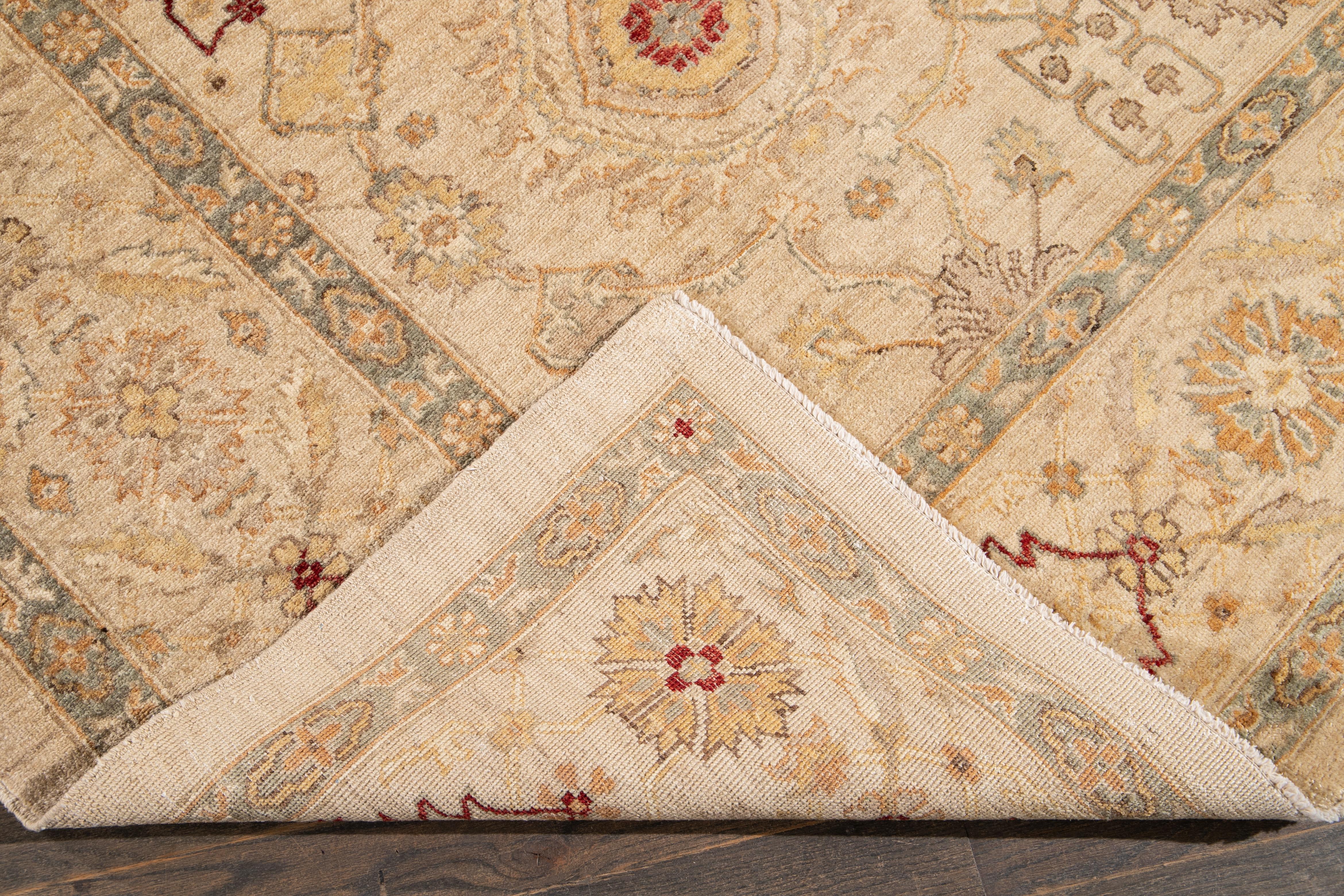 Siglo XXI Alfombra moderna de lana Peshawar beige con motivos florales Siglo XXI y contemporáneo en venta