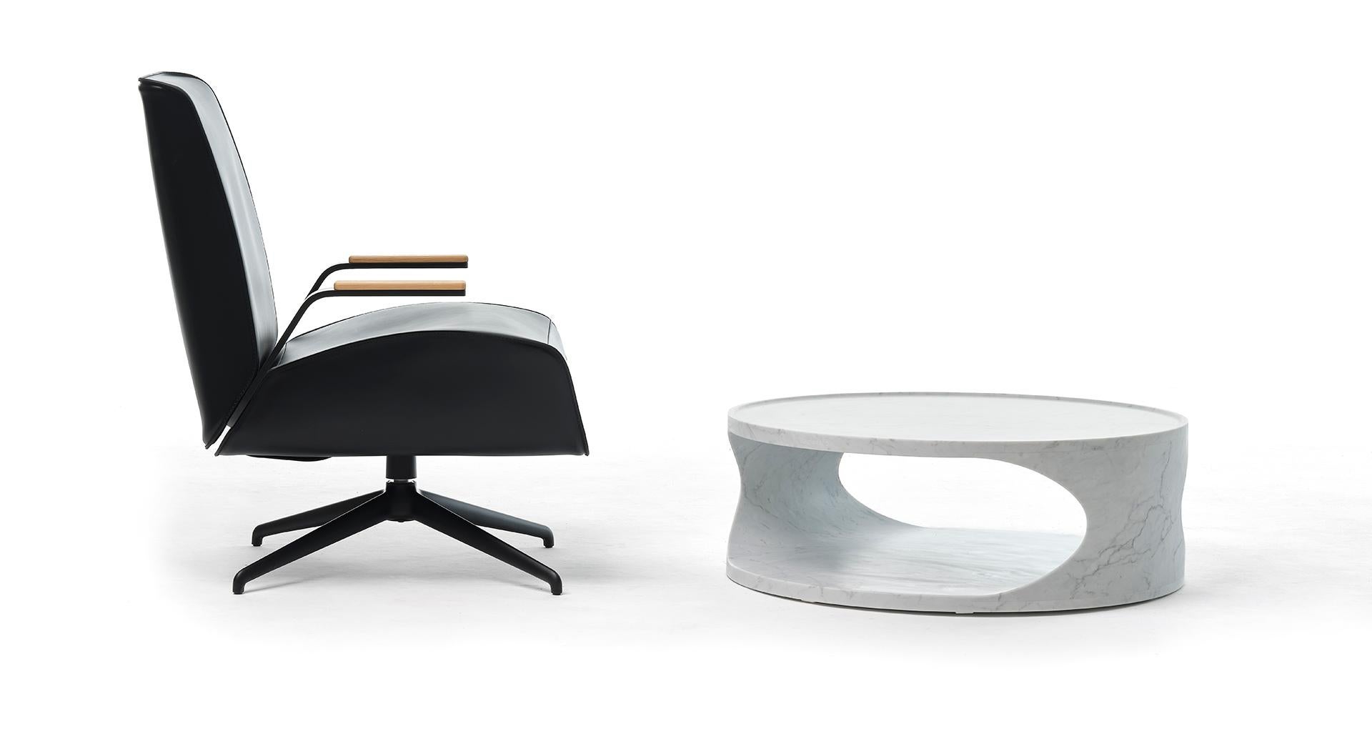 Moderner skulpturaler Carrara-Marmor-Couchtisch des 21. Jahrhunderts, geschnitzt aus Block im Zustand „Neu“ im Angebot in Milan, IT