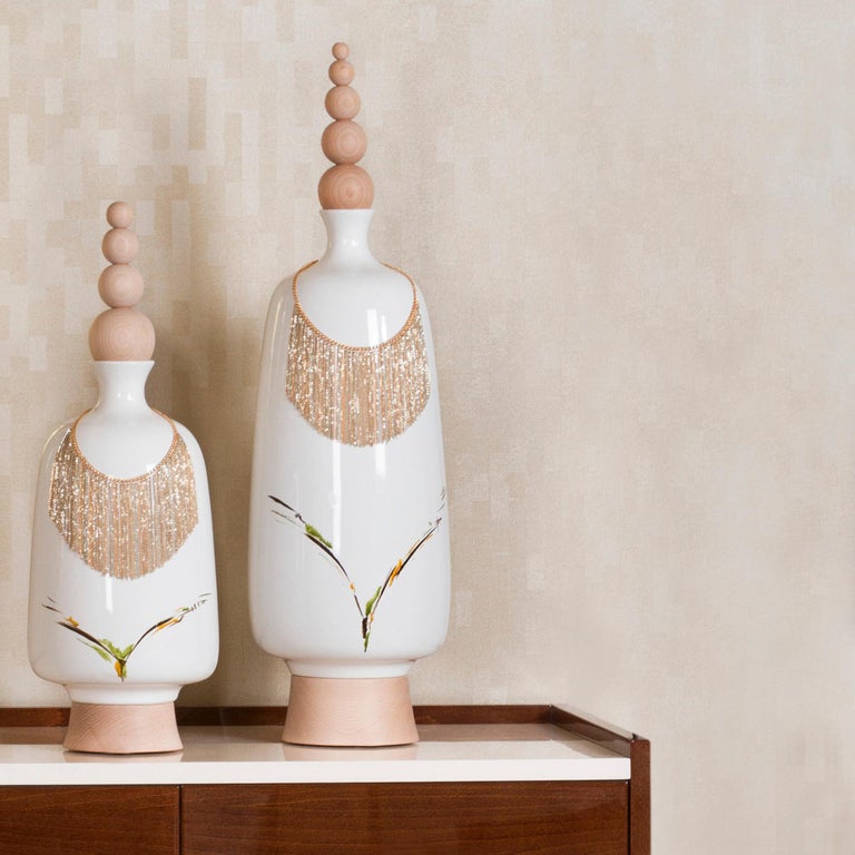 21st Century Contemporary Modern Set of 2 White Ceramic Pots Burgess with Hand Turned Beech Wood Lid and Base with Necklace and Hand Painting Handcrafted in Portugal - Europe by Greenapple. 

This beautiful set includes two waterproof ceramic pots