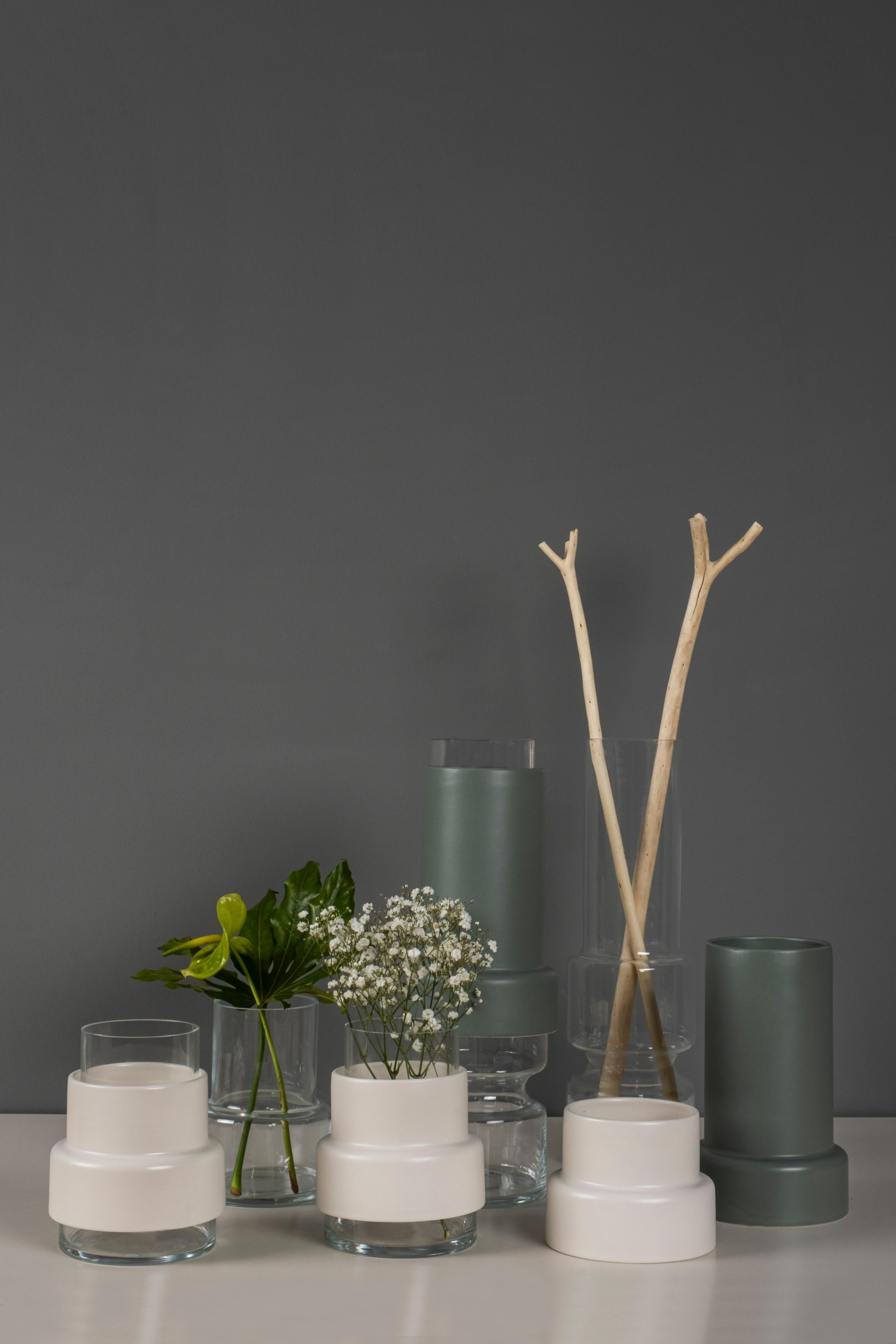 Portugais Ensemble/5 Vases en céramique blanc et vert, fabriqués à la main au Portugal par Lusitanus Home en vente