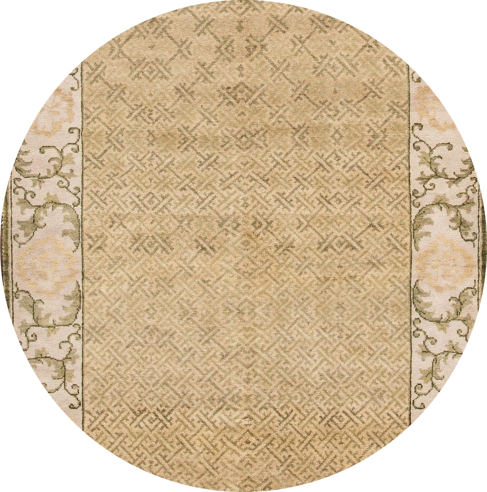 Beautiful contemporary Spanish Sino rug, hand knotted wool with a tan field, beige frame, green and dark brown accents in an all-over geometric design.
This rug measures: 5'8” x 9'.