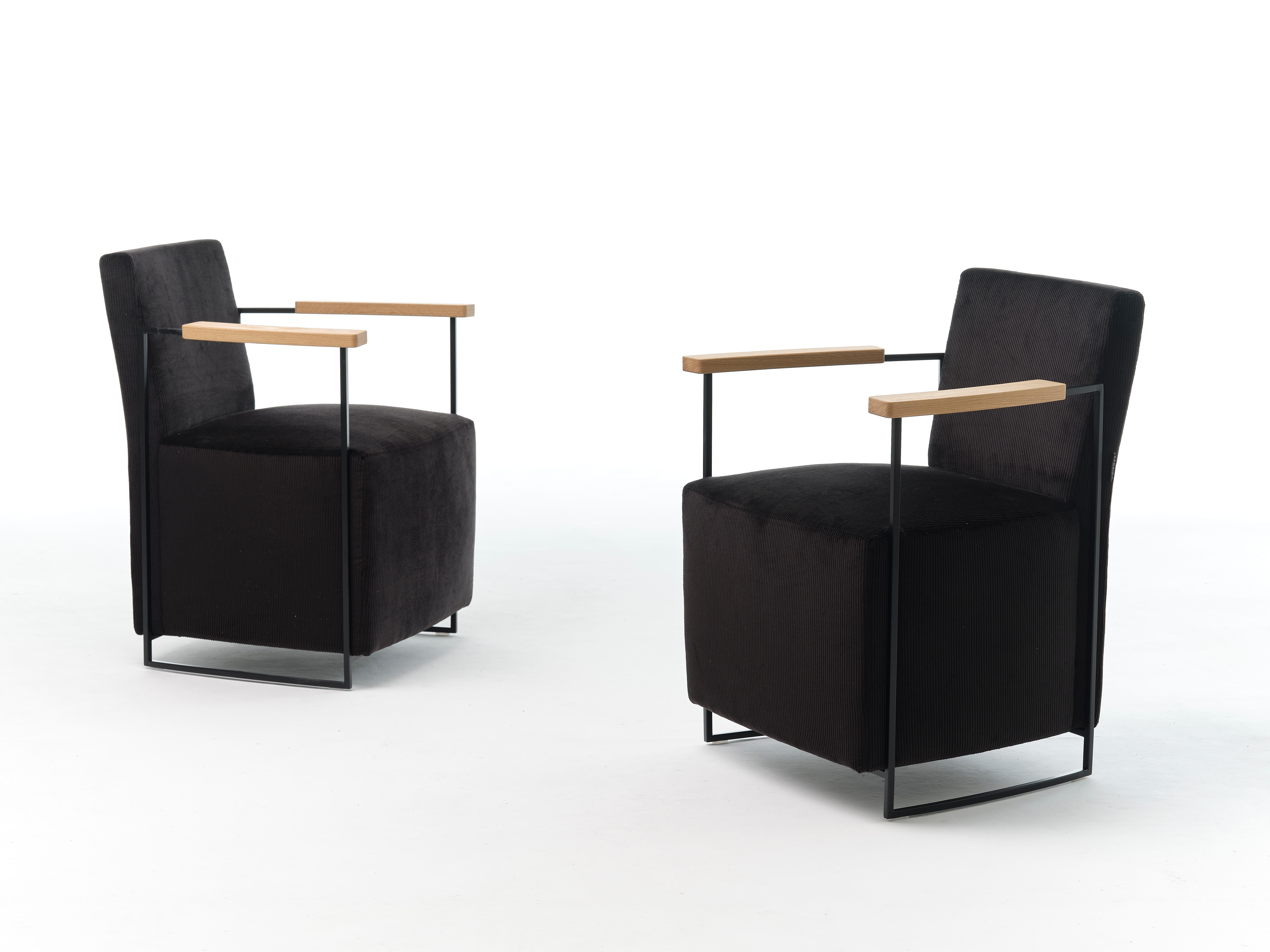Sillón moderno del siglo XXI de pana de algodón con reposabrazos de roble macizo Siglo XXI y contemporáneo en venta