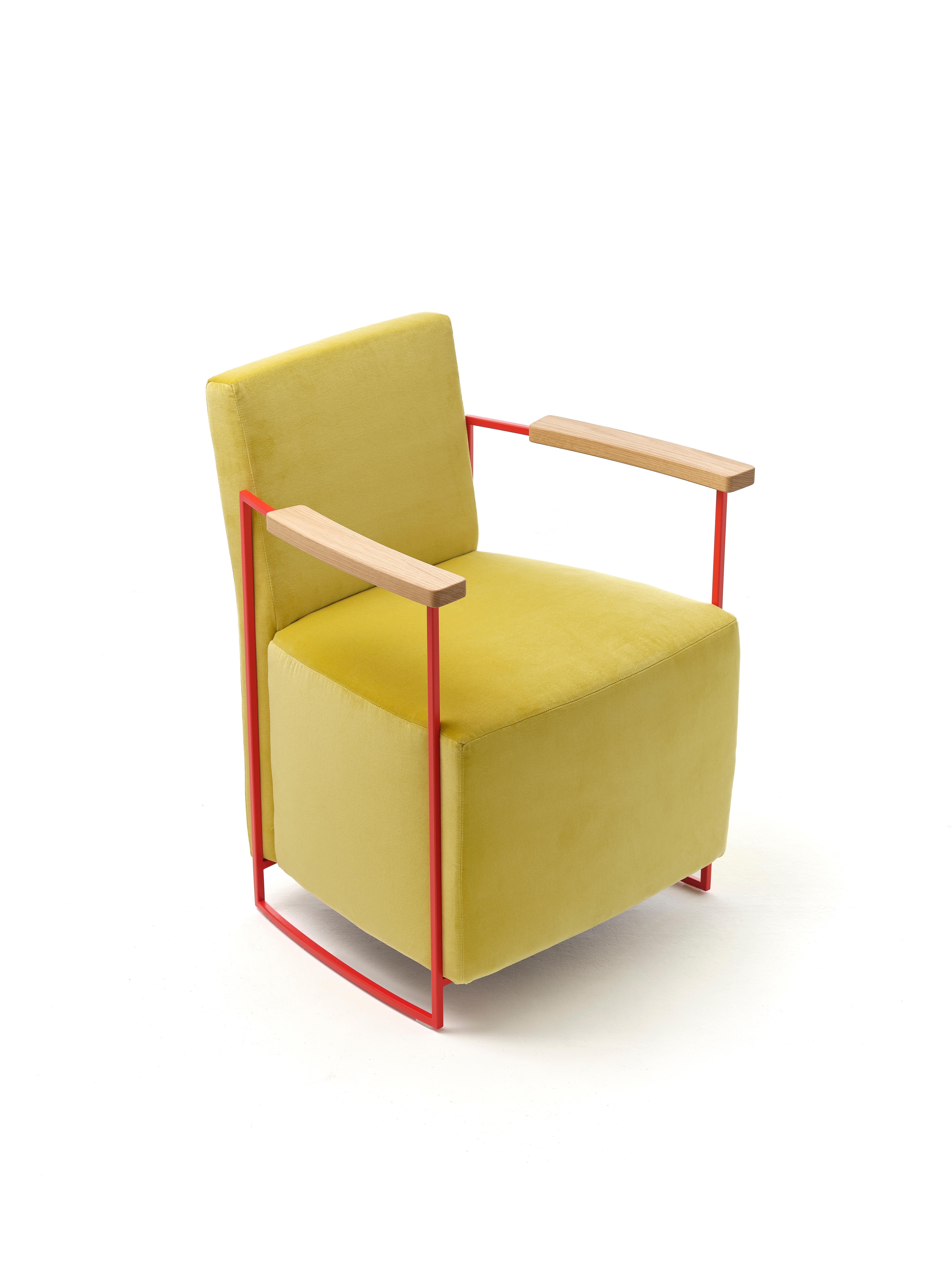 Sillón moderno del siglo XXI en terciopelo de algodón con reposabrazos de roble macizo Moderno en venta