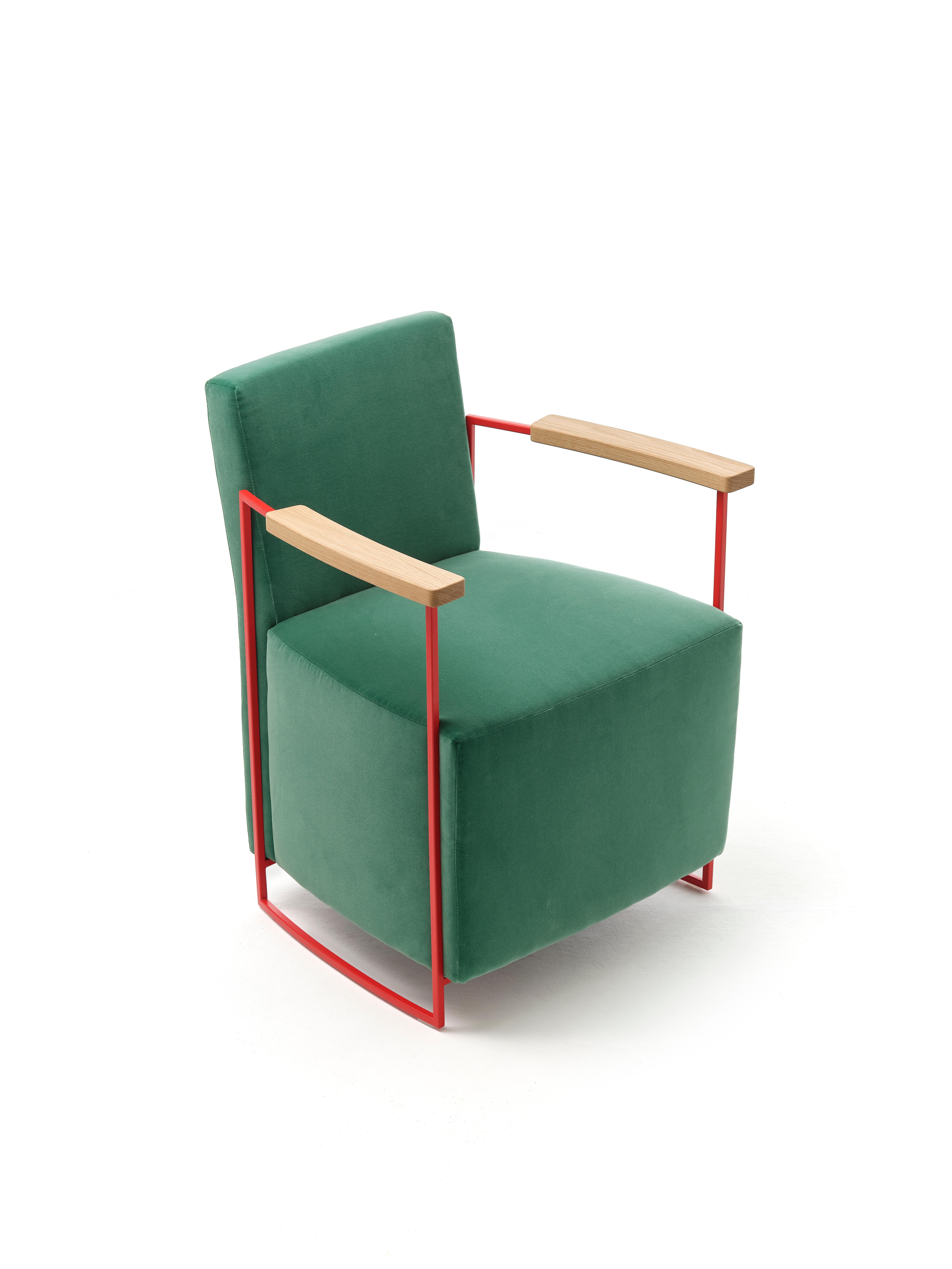 Sillón moderno del siglo XXI en terciopelo de algodón con reposabrazos de roble macizo Italiano en venta