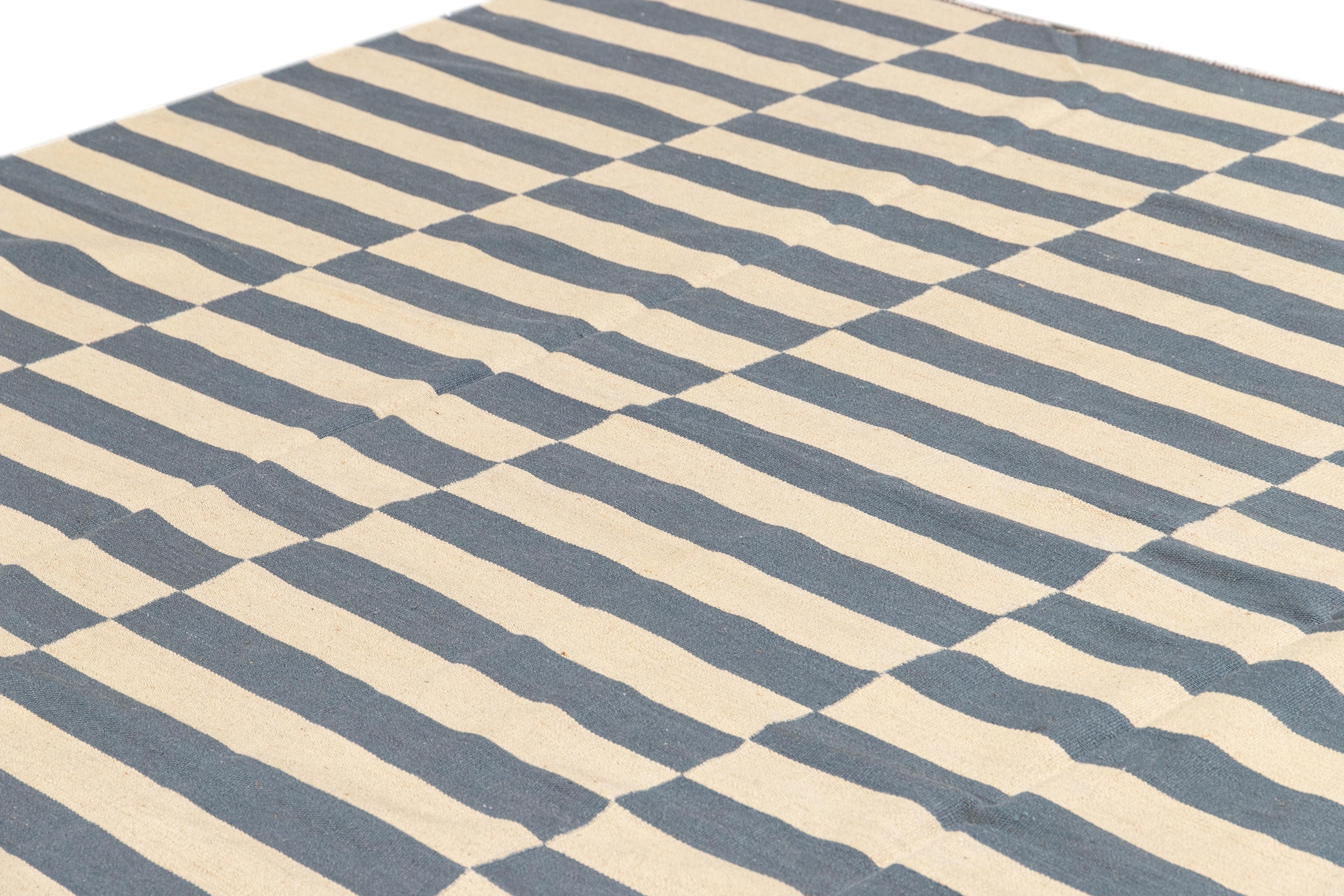 21st Century Modern Striped Flat-Weave Kilim Rug For Sale 4