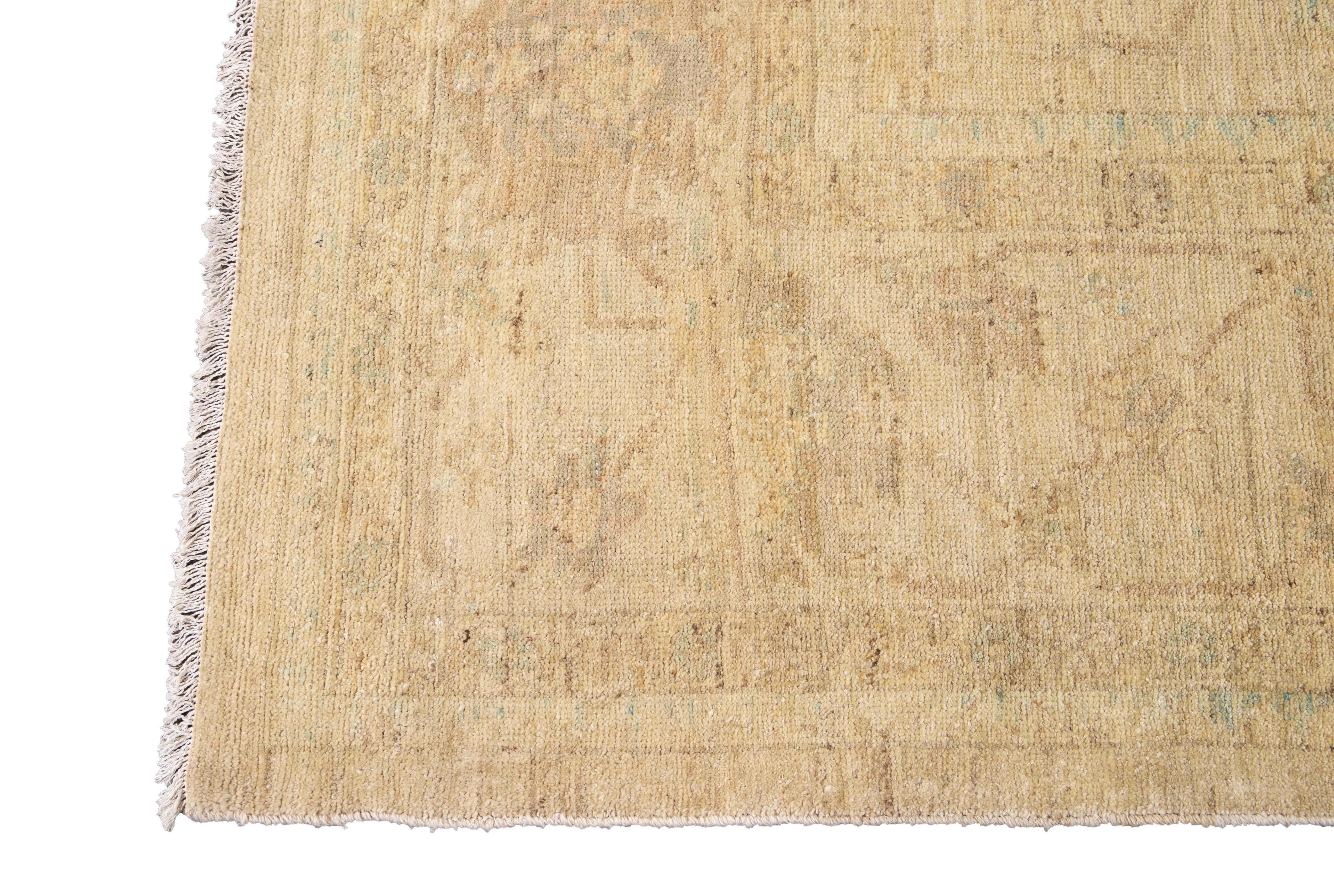 21st Century Modern Sultanabad Rug For Sale 3