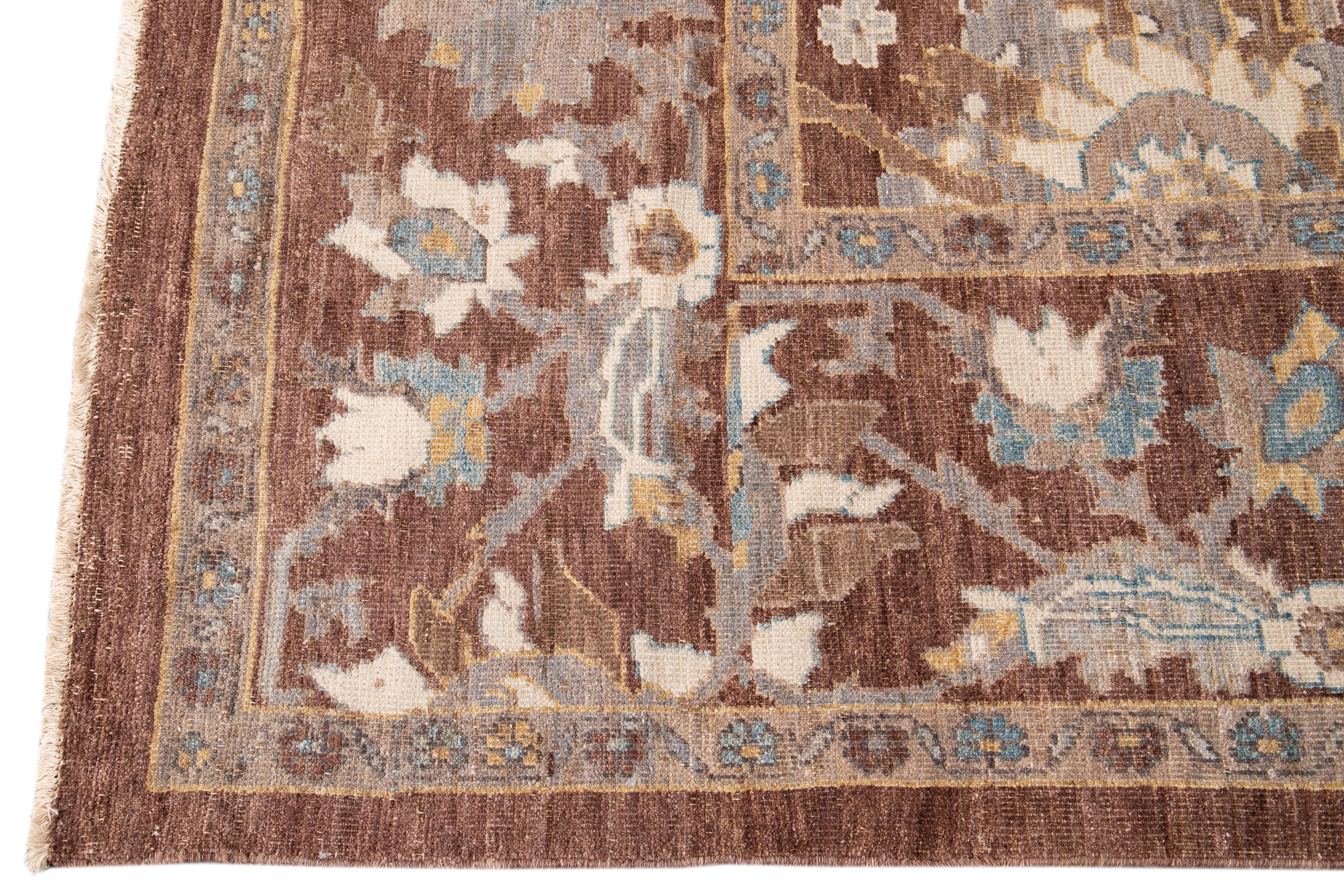 Persian 21st Century Modern Sultanabad Rug For Sale
