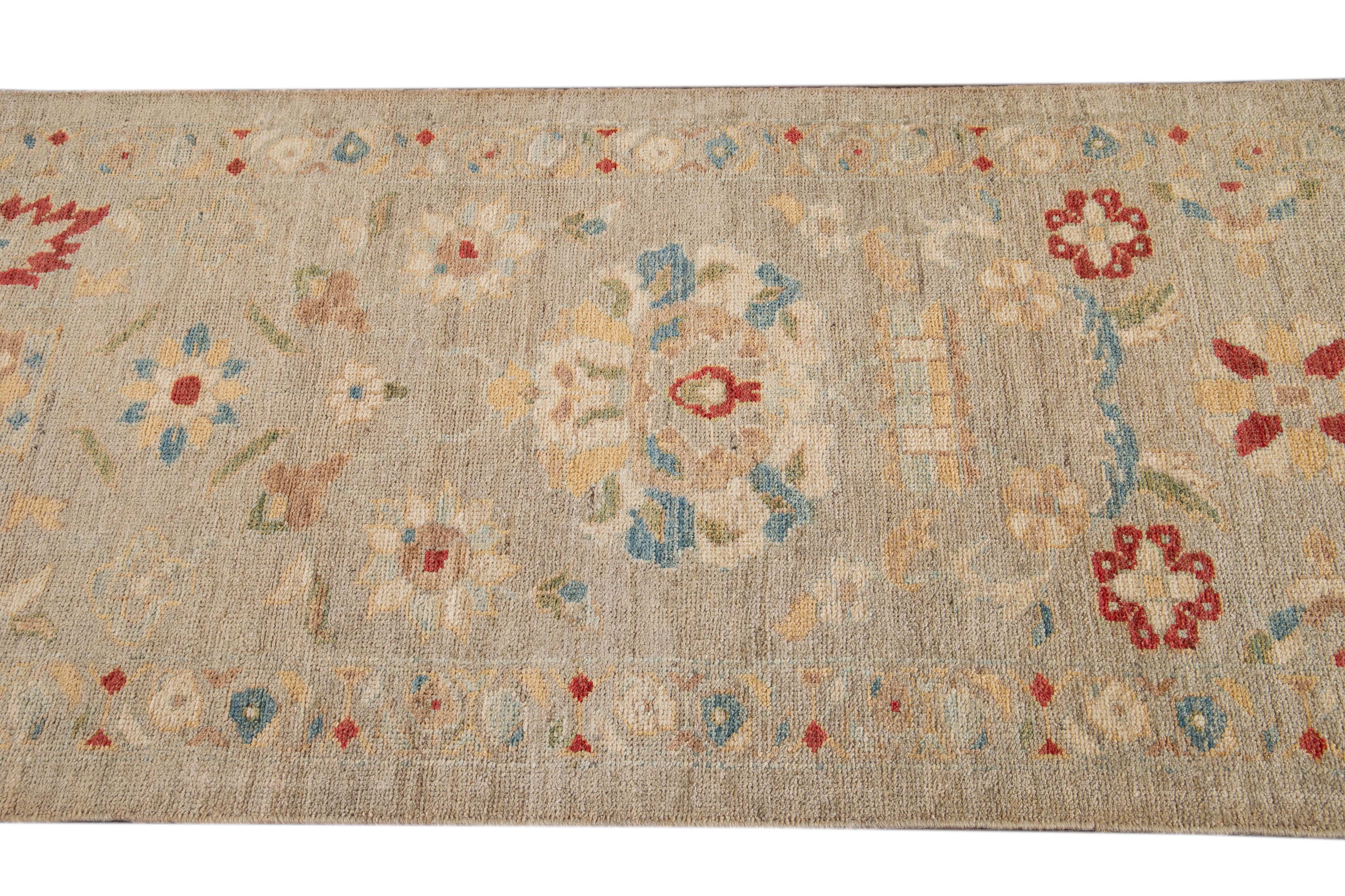 21st Century Modern Sultanabad Runner Rug In New Condition For Sale In Norwalk, CT