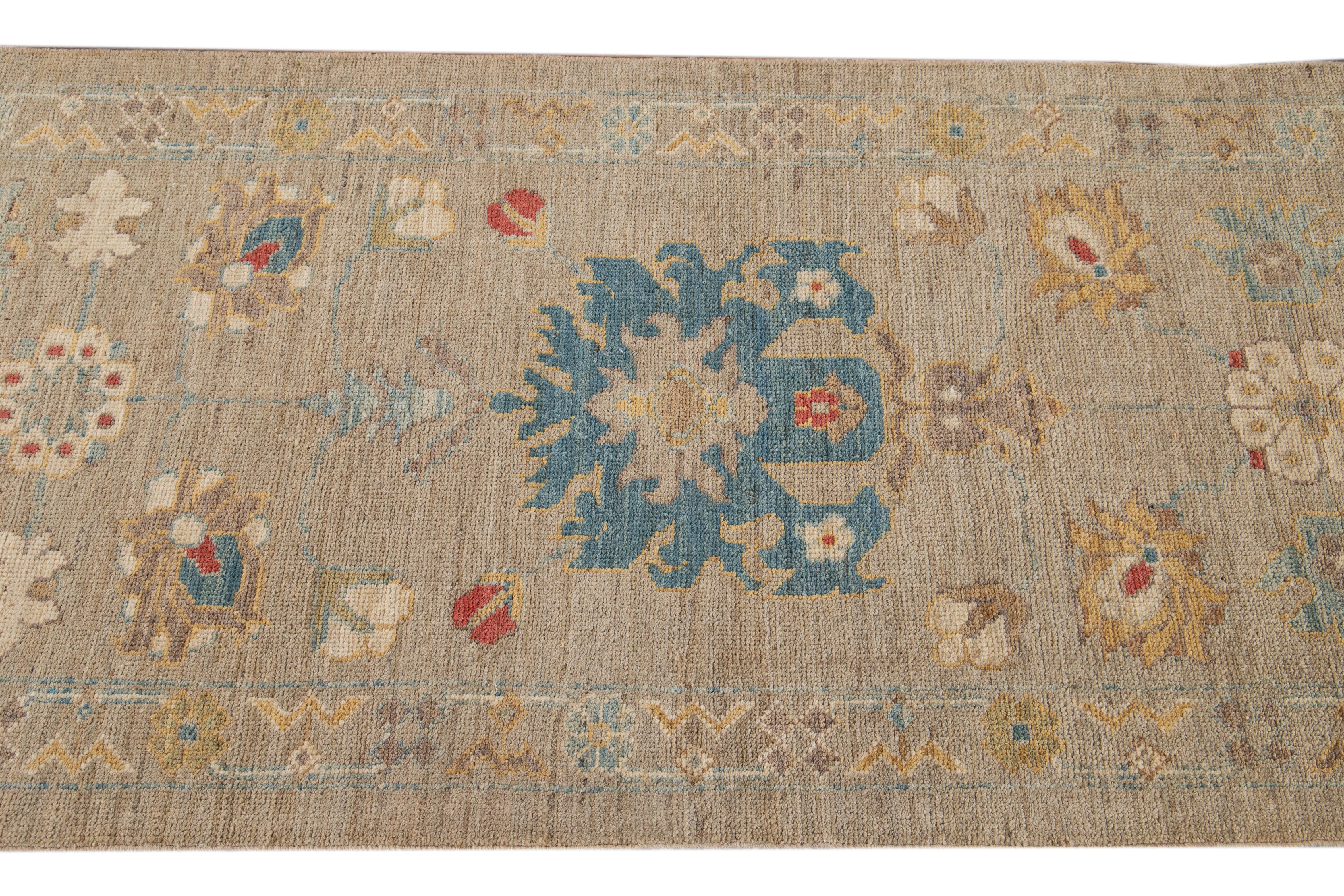 21st Century Modern Sultanabad Runner Rug In New Condition For Sale In Norwalk, CT