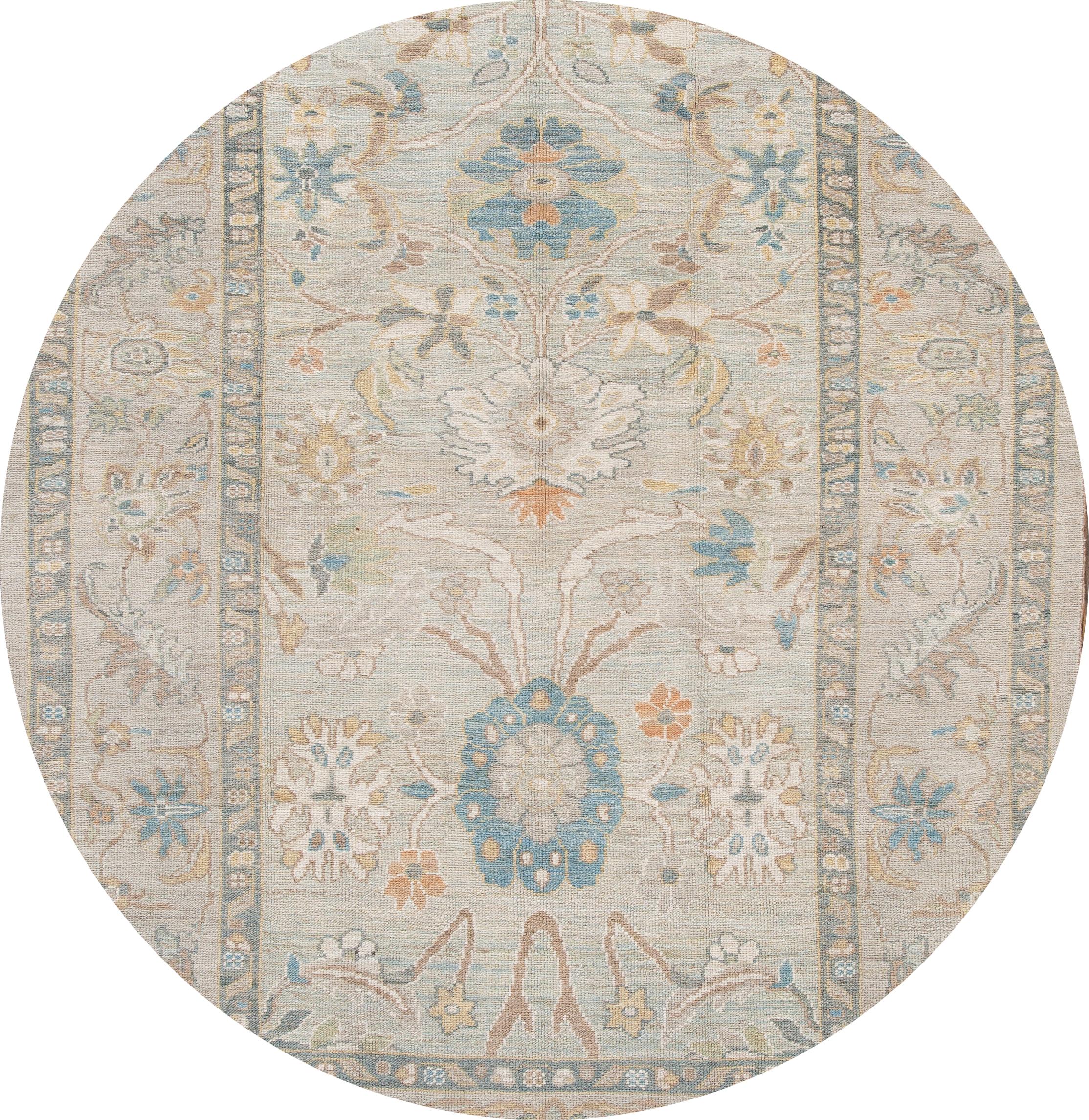 Beautiful contemporary Sultanabad rug, hand knotted wool with a light gray field, slim blue frame, brown, blue and ivory accents in all-over Classic floral design.
This rug measures: 6'5