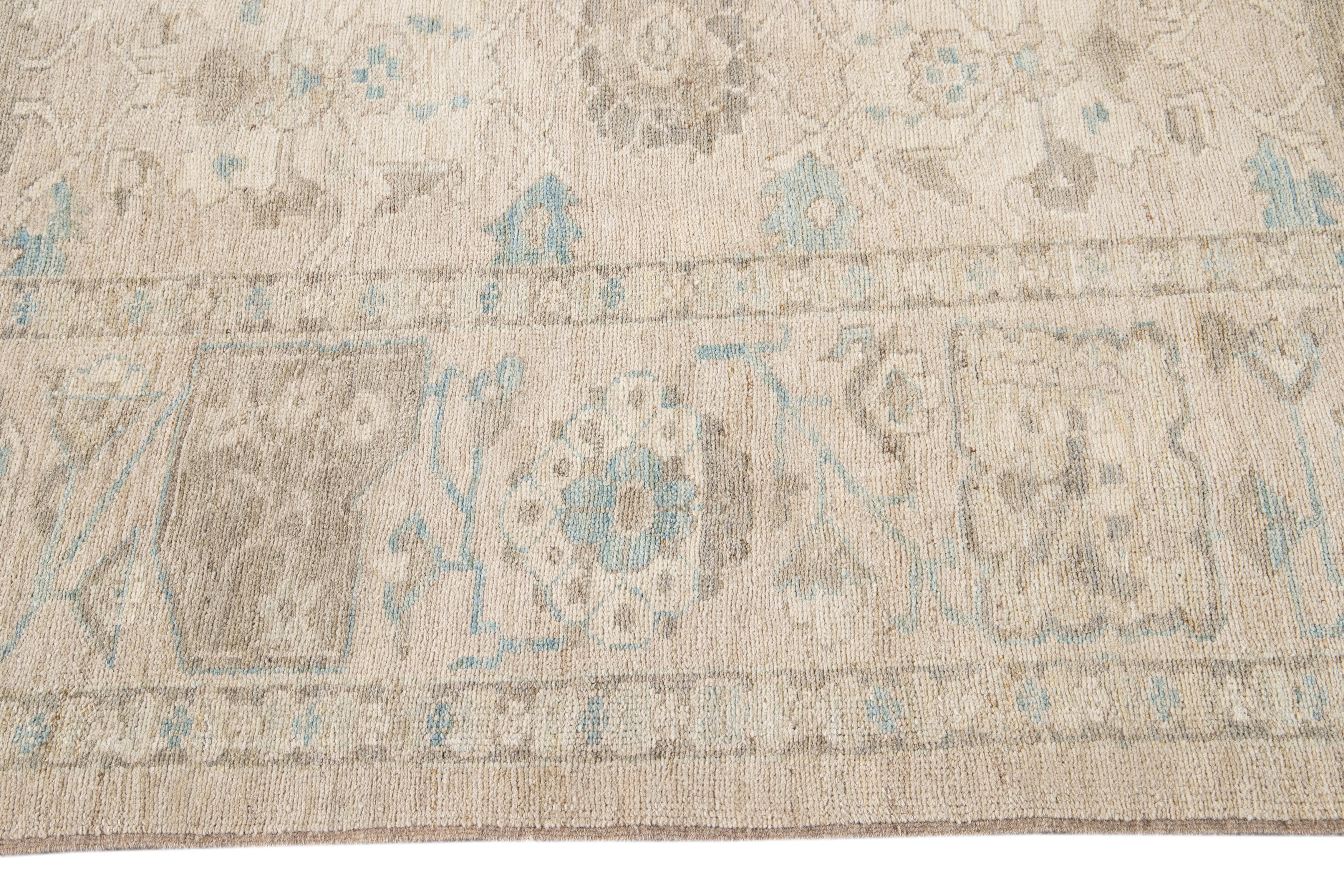 Beige Modern Sultanabad Wool Square Rug With Floral Design In New Condition For Sale In Norwalk, CT