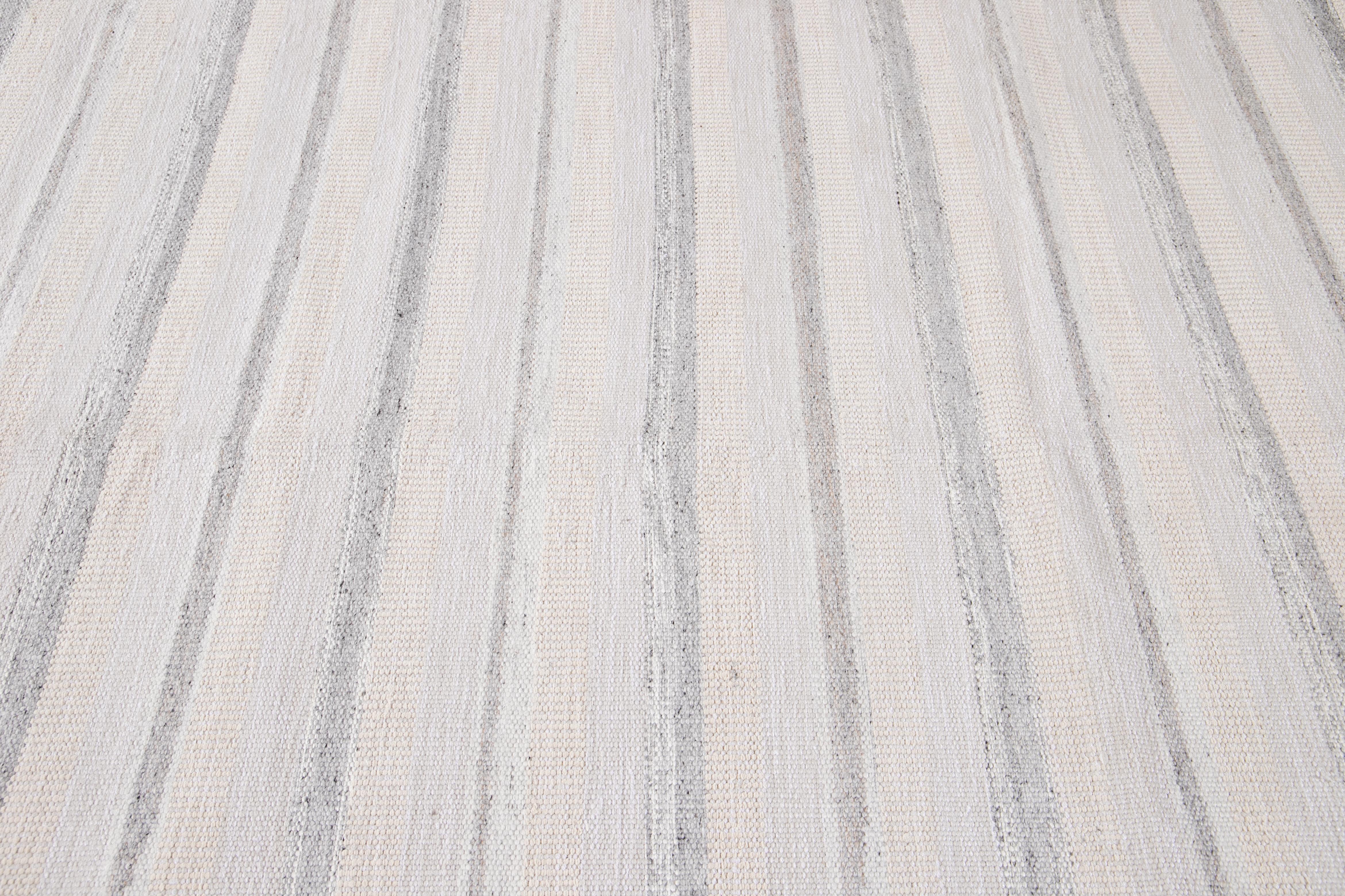 Alfombra de lana marfil de estilo sueco moderno del siglo XXI en venta 6