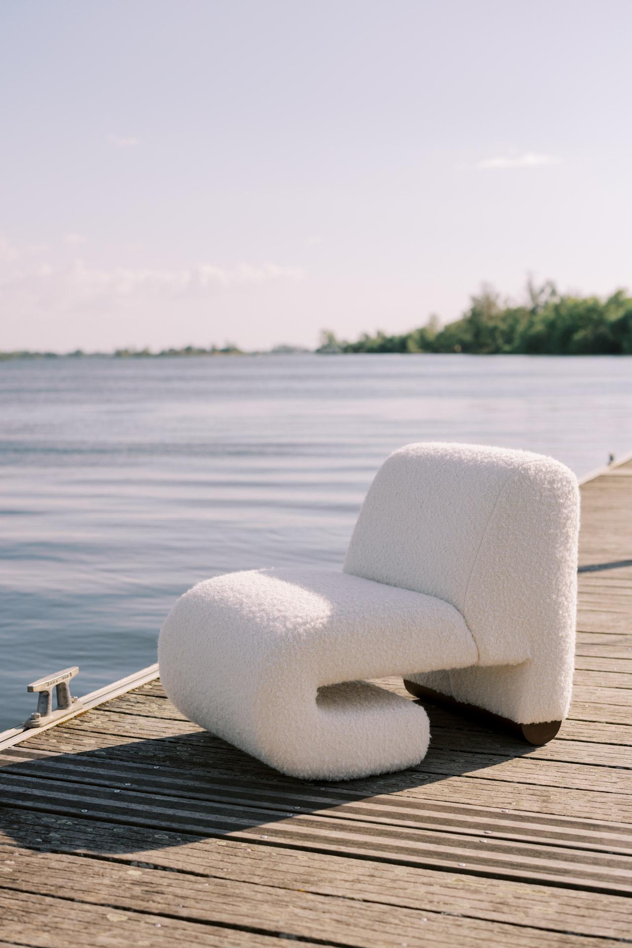 T50 Lounge Chair, Contemporary Collection, handgefertigt in Portugal - Europa von Greenapple.

Der von Rute Martins für die Contemporary Collection entworfene Sessel T50 ist eine Hommage an das Retro-Design der 1950er Jahre, einer Zeit, in der die