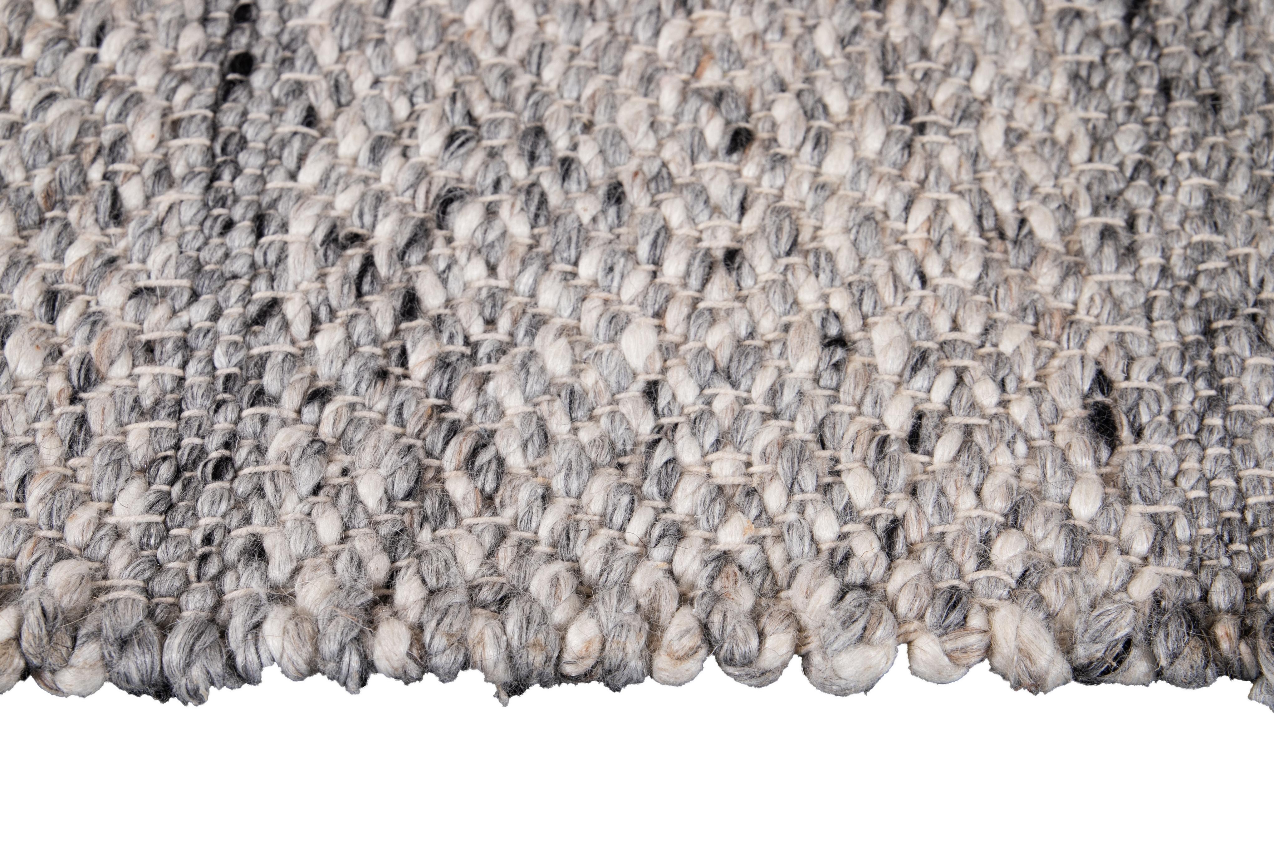 Handgeknüpfter Wollteppich im Stil einer Textur. Maßgeschneiderte Größen und Farben auf Bestellung.

Material: Handgeknüpfte Wolle
Vorlaufzeit: Ca. 15-20 Wochen verfügbar
Farben: Wie abgebildet; andere benutzerdefinierte Farben und Stile