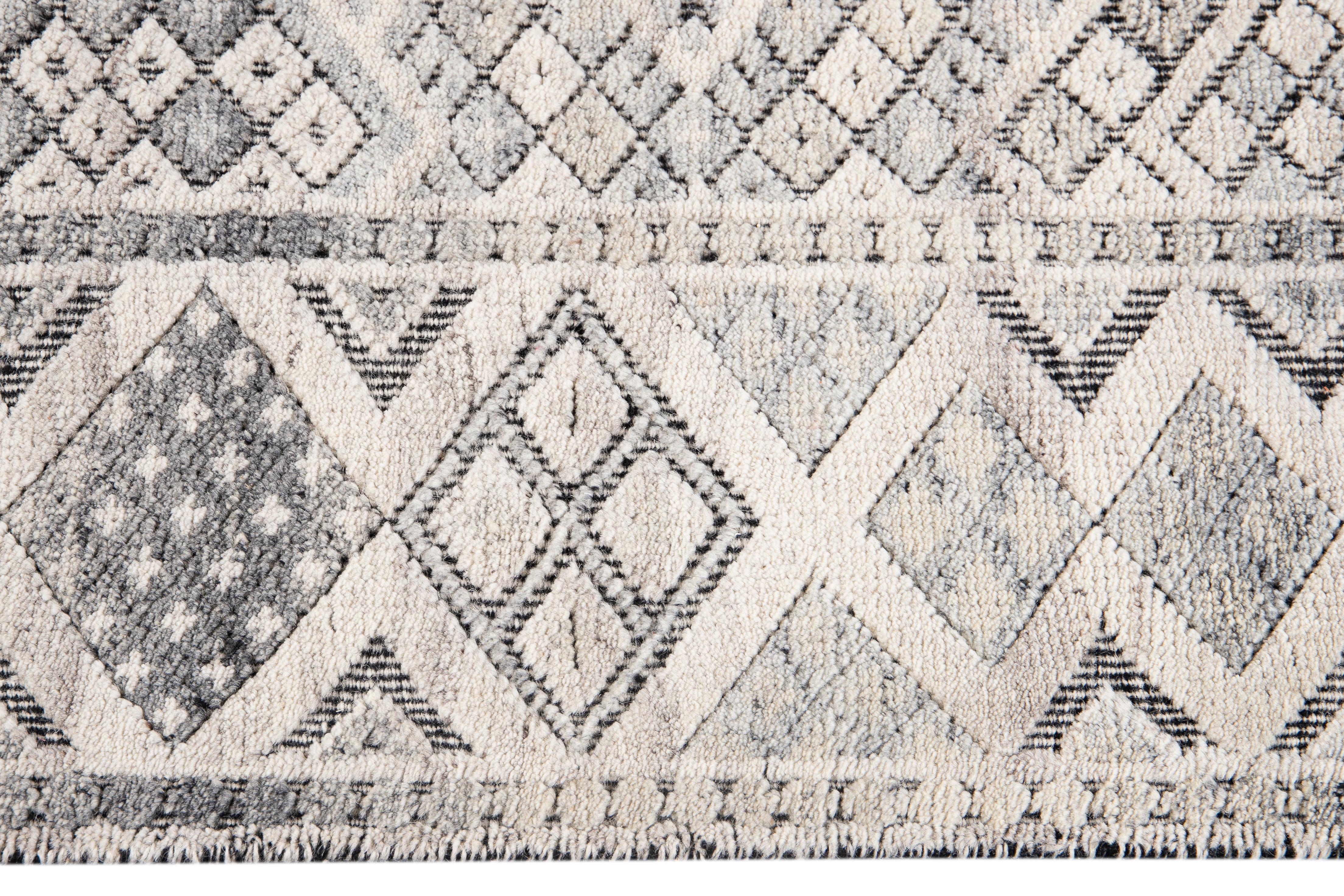 21st Century Modern Textured High Low Wool Rug For Sale 4