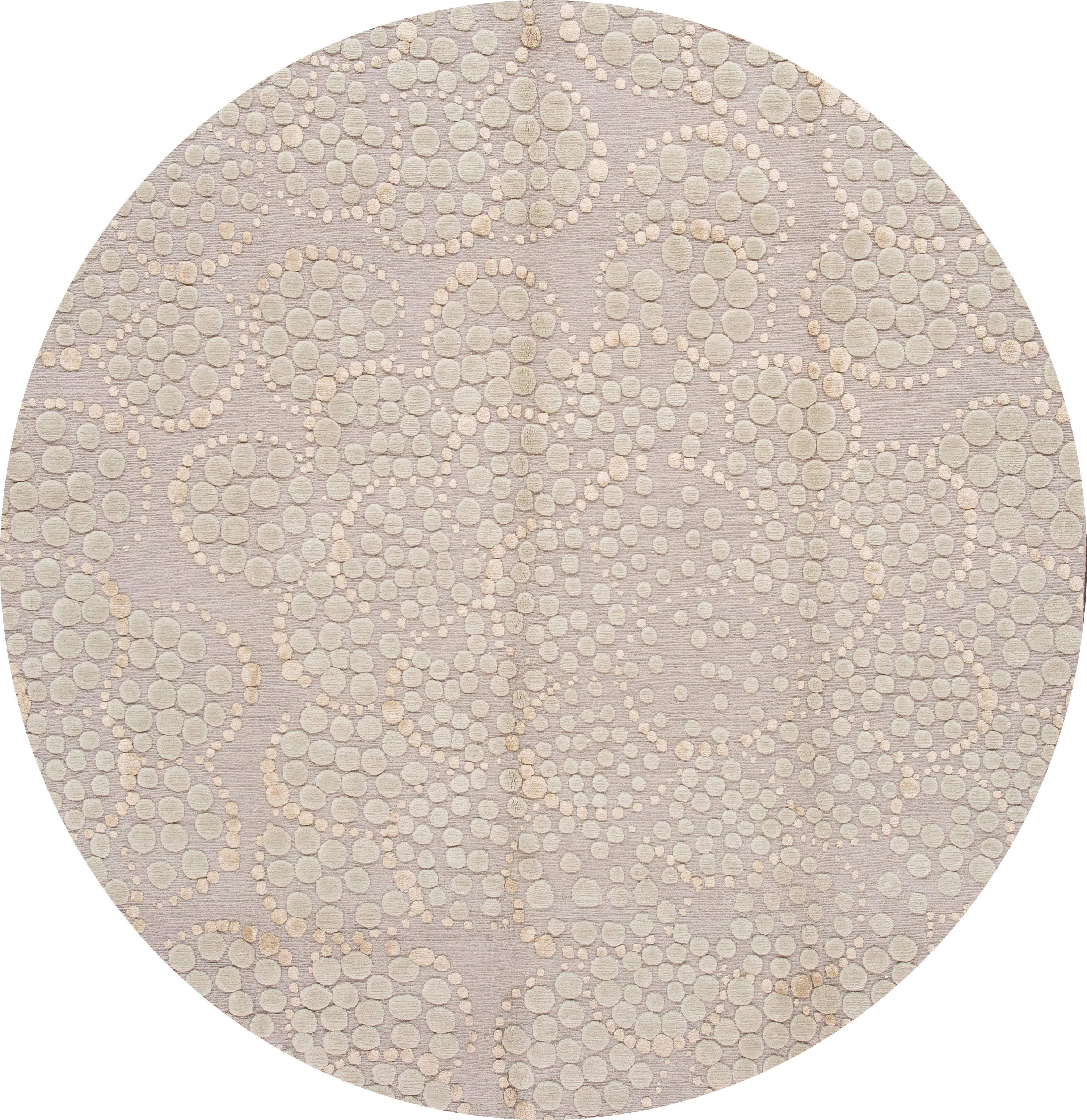 A beautiful Modern Shakti rug, with a beige field an all-over organic motif. 
This rug measures: 8' x 10'.