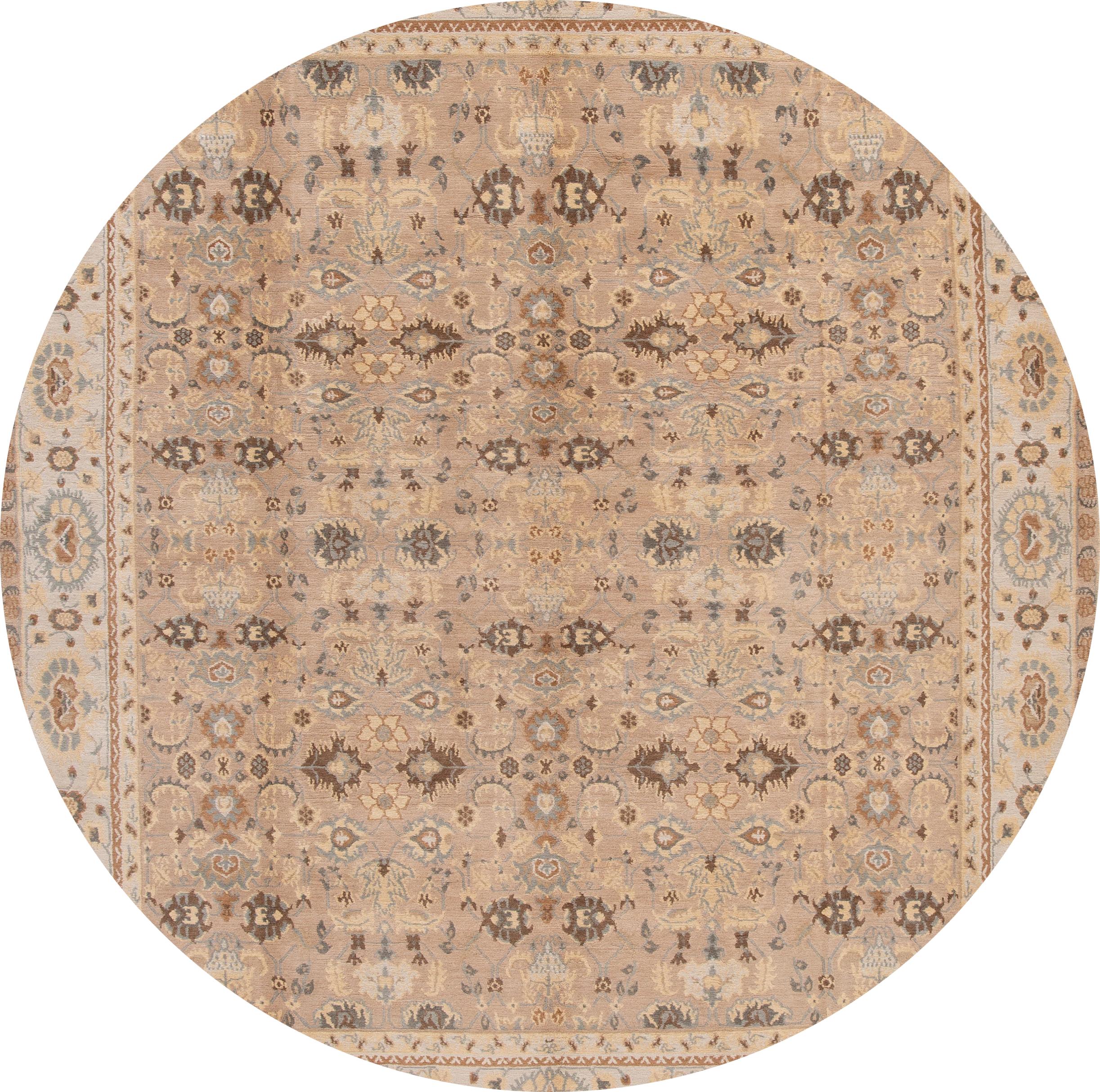Un magnifique tapis moderne Shakti, avec un champ de couleur beige et des accents multicolores dans un motif organique. 
Ce tapis mesure : 8' x 10'.