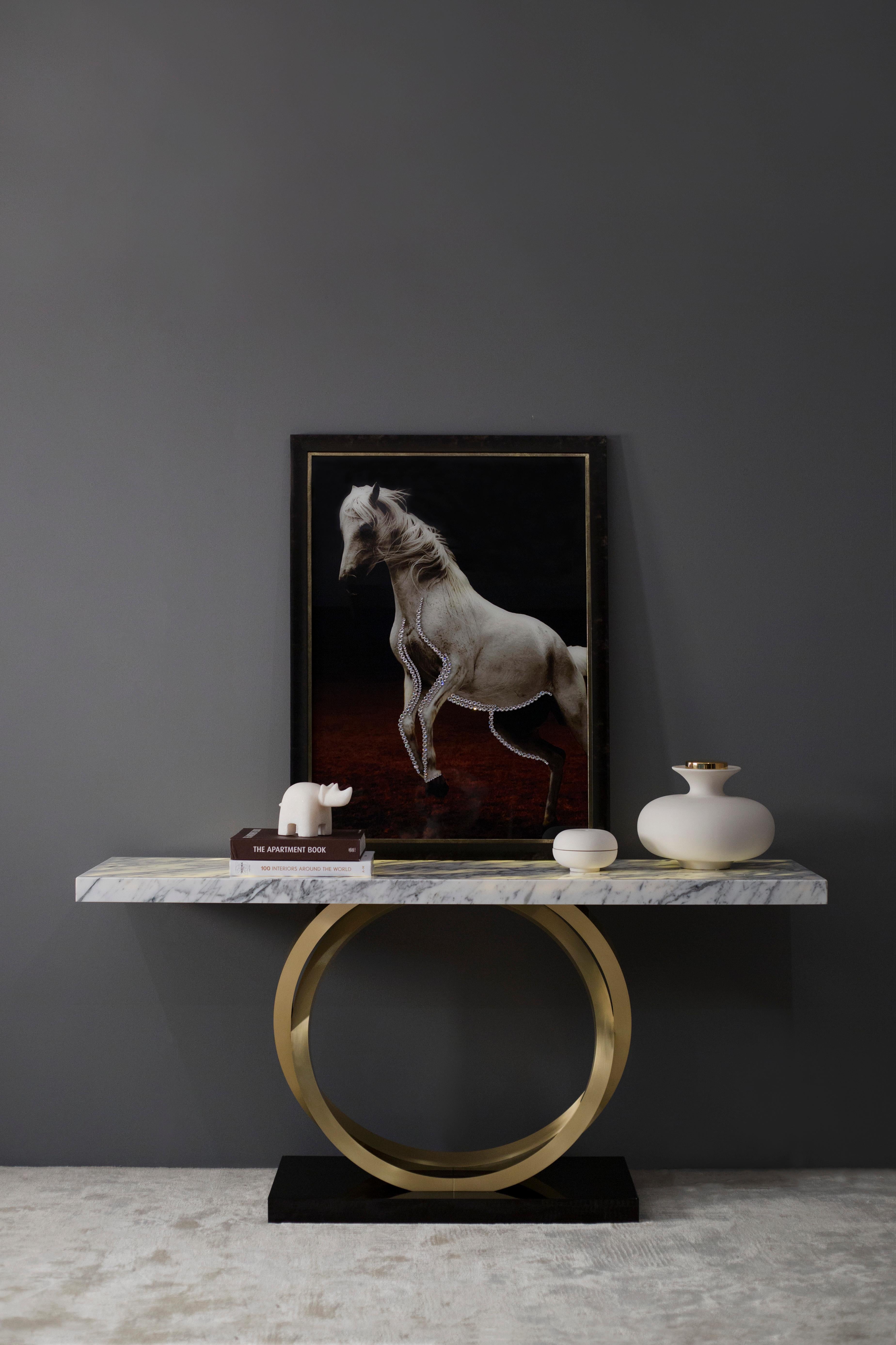 Modern Armilar Console Table, Calacatta Strong Vein Marble Brass Handmade in Portugal by Greenapple

The Armilar console table has a modern design that pays homage to the Portuguese armillary sphere, an instrument that allowed Portuguese navigators