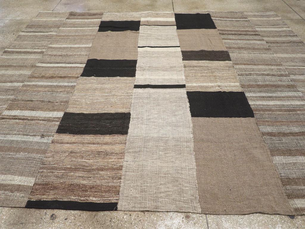 21st Century Modern Turkish Flatweave Square Room Size Carpet (Türkisch) im Angebot