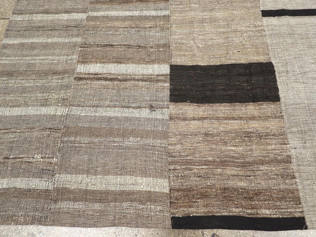 21st Century Modern Turkish Flatweave Square Room Size Carpet (Handgewebt) im Angebot