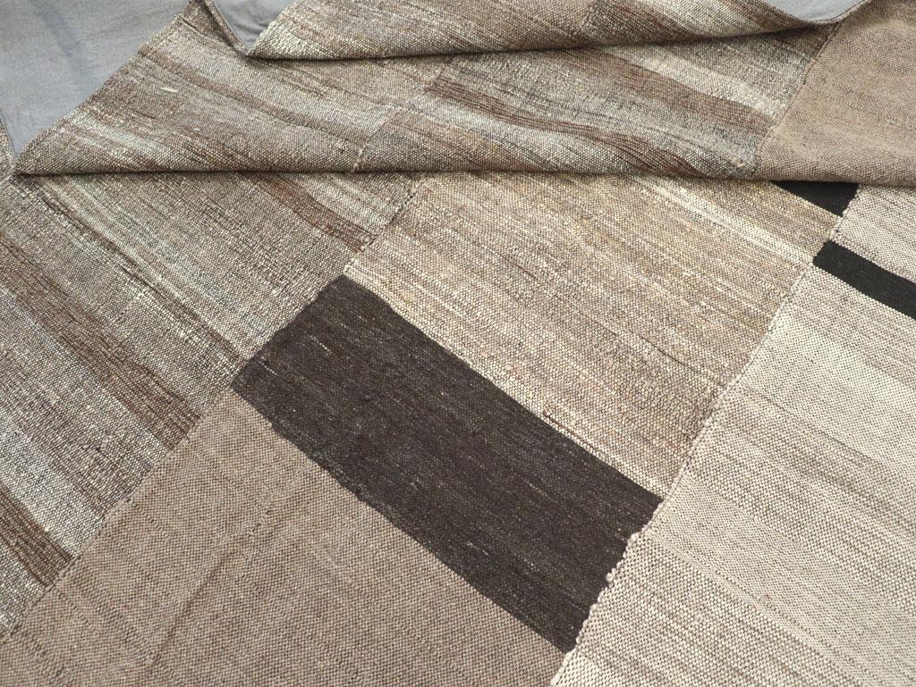 21st Century Modern Turkish Flatweave Square Room Size Carpet (Wolle) im Angebot