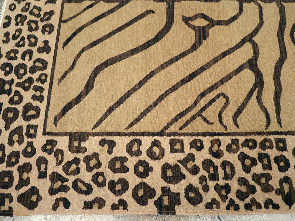 21st Century Modern Turkish Flatweave Accent Rug In New Condition For Sale In New York, NY