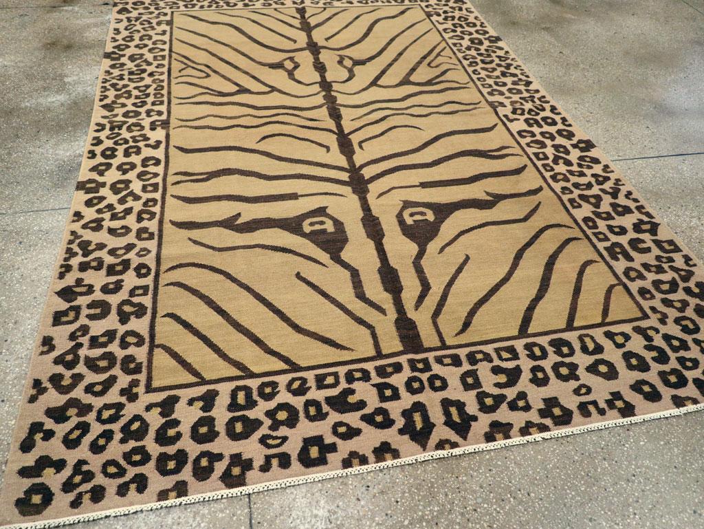 Contemporary 21st Century Modern Turkish Flatweave Accent Rug For Sale