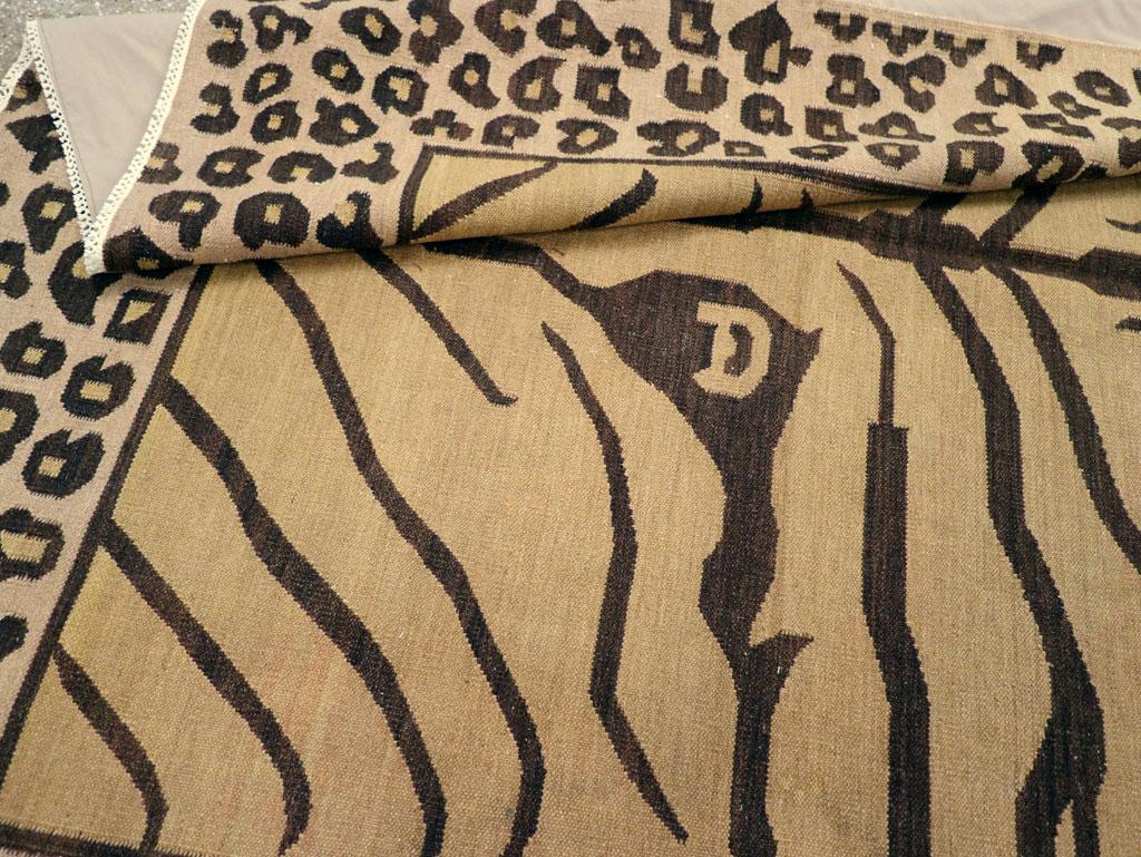 21st Century Modern Turkish Flatweave Accent Rug For Sale 1