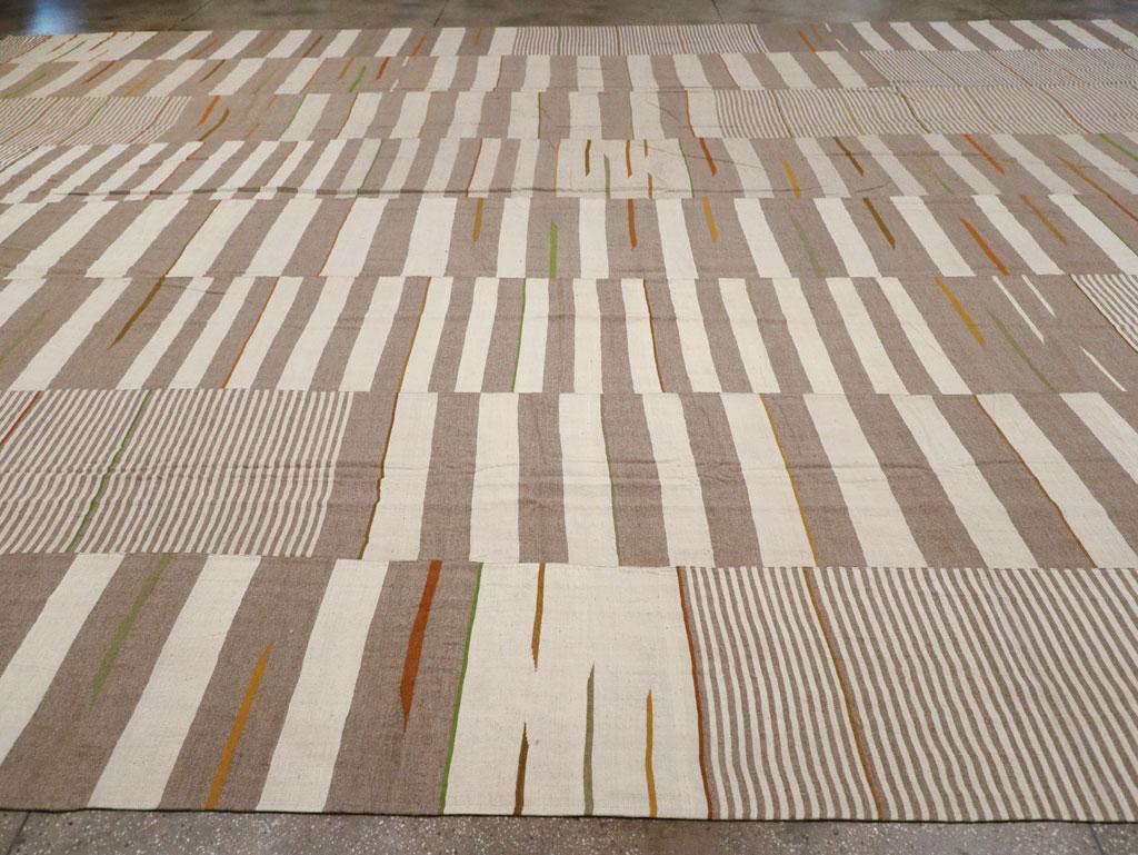 21st Century Modern Turkish Flatweave Kilim Oversize Carpet In New Condition For Sale In New York, NY