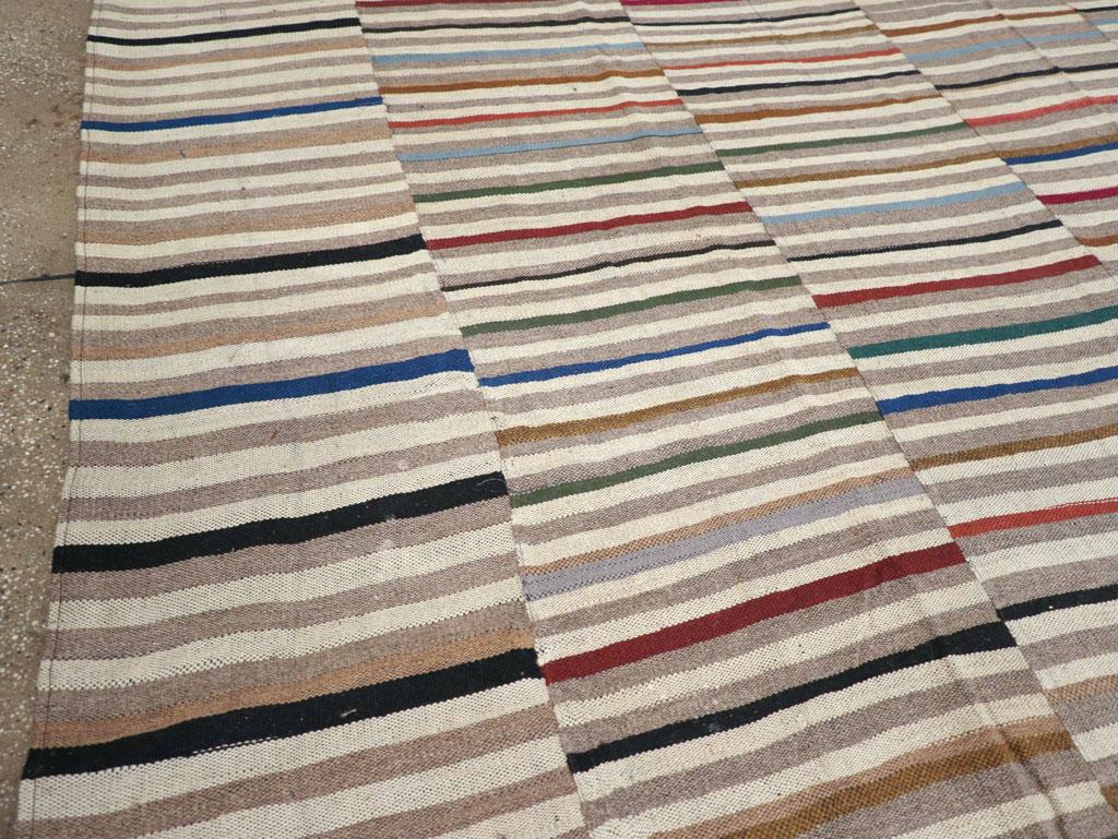 21st Century Modern Turkish Flatweave Kilim Oversize Square Carpet (Kelim) im Angebot