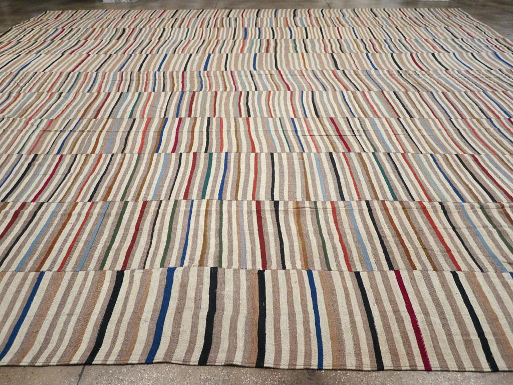 21st Century Modern Turkish Flatweave Kilim Oversize Square Carpet (Türkisch) im Angebot