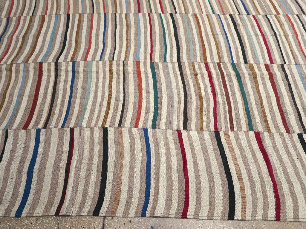 21st Century Modern Turkish Flatweave Kilim Oversize Square Carpet (Handgewebt) im Angebot