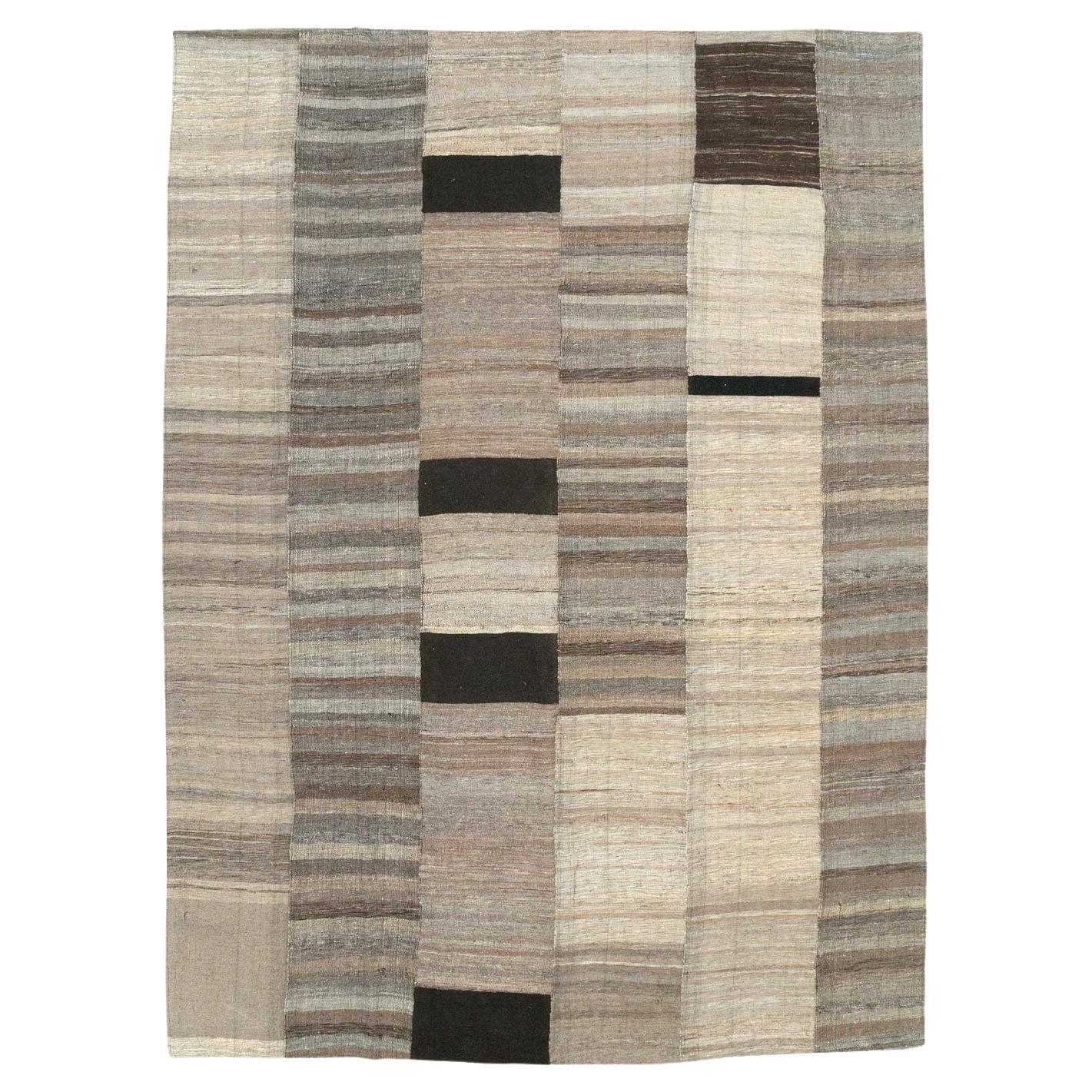 21st Century Modern Turkish Flatweave Kilim Room Size Carpet (tapis turc tissé à plat du 21e siècle)