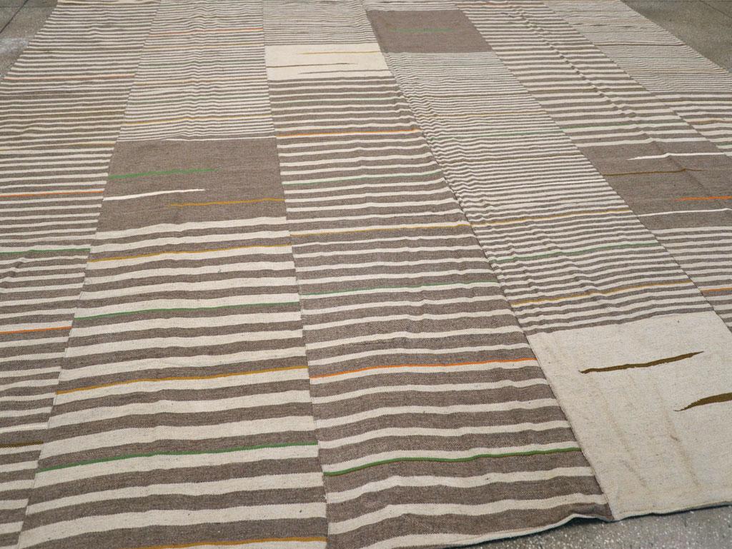 Alfombra turca moderna de tejido plano del siglo XXI de gran tamaño en Nuevo estado para la venta en New York, NY