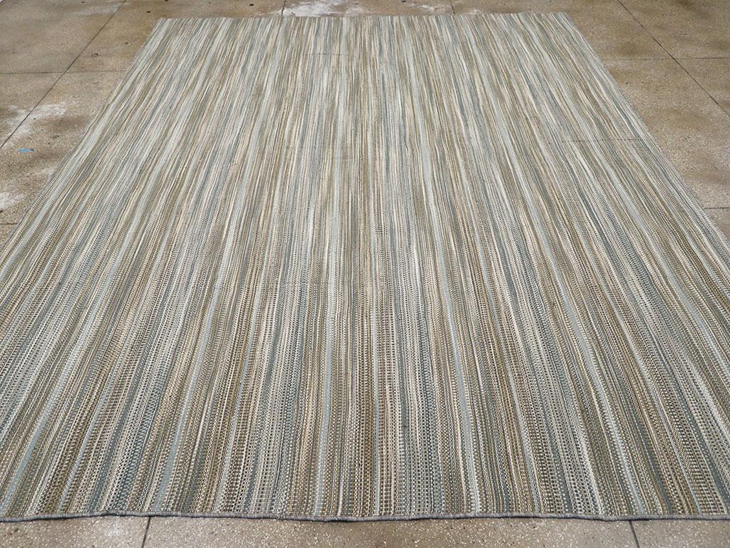 Dieser türkische Flachgewebe-Kilim des 21. Jahrhunderts mit den Maßen 11' 0