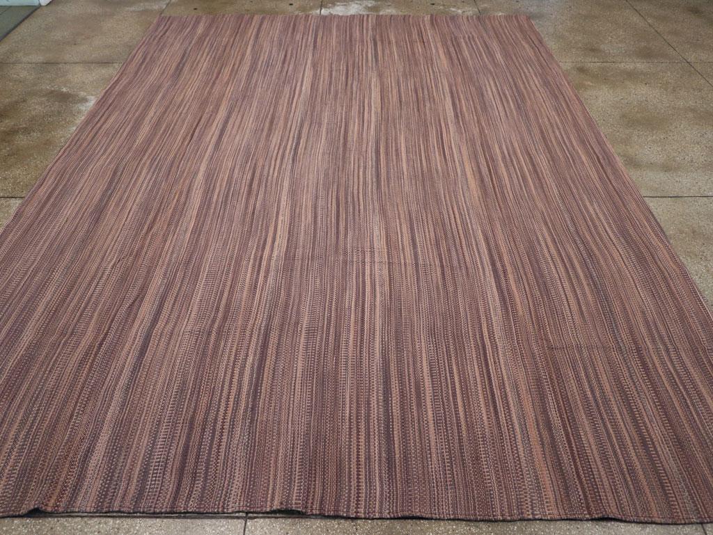Dieser türkische Flachgewebe-Kilim des 21. Jahrhunderts mit den Maßen 11' 0