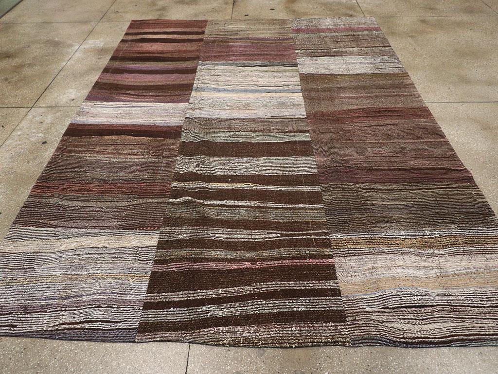 This 21st century Turkish Flatweave Kilim rug, measuring 8' 6