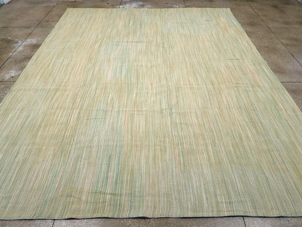 Dieser türkische Flachgewebe-Kilim des 21. Jahrhunderts mit den Maßen 11' 5