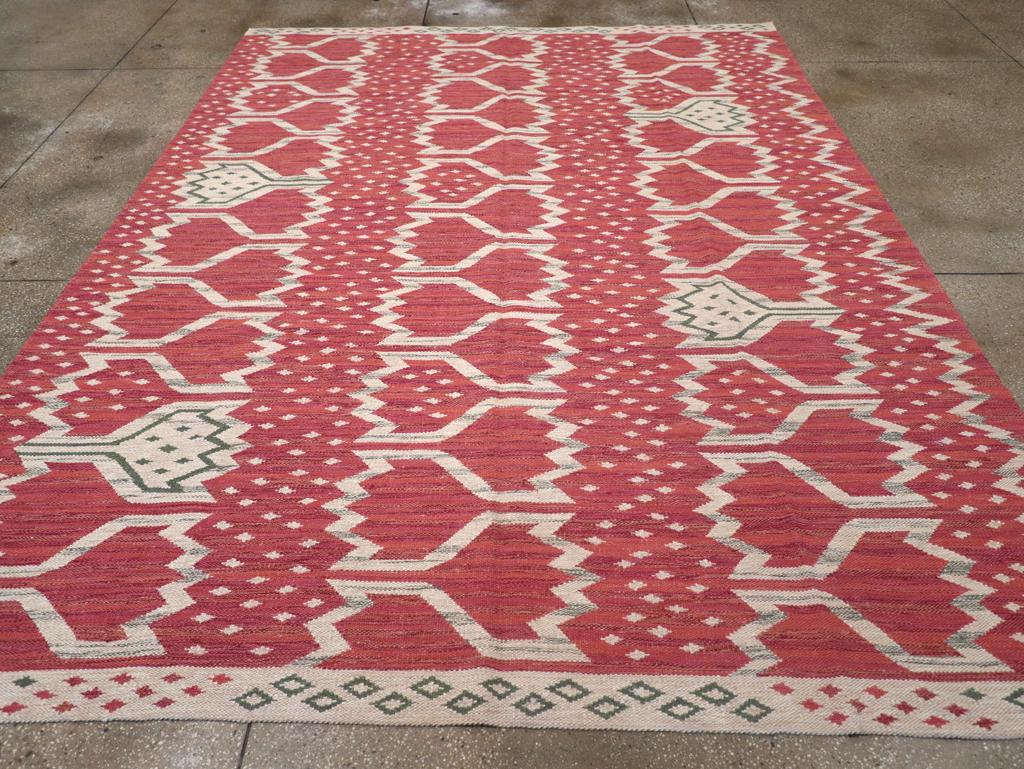 Dieser türkische Flachgewebe-Kilim des 21. Jahrhunderts mit den Maßen 9' 0