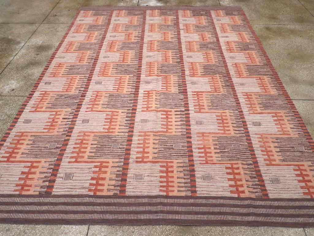 Dieser türkische Flachgewebe-Kilim des 21. Jahrhunderts mit den Maßen 9' 1