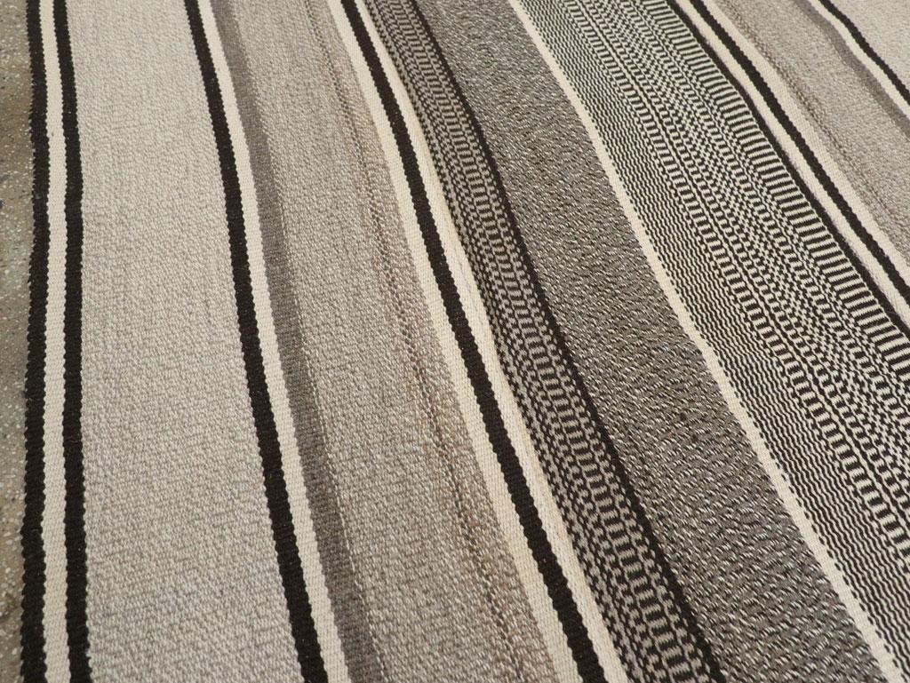 21st Century Modern Turkish Flatweave Room Size Carpet (Kelim) im Angebot