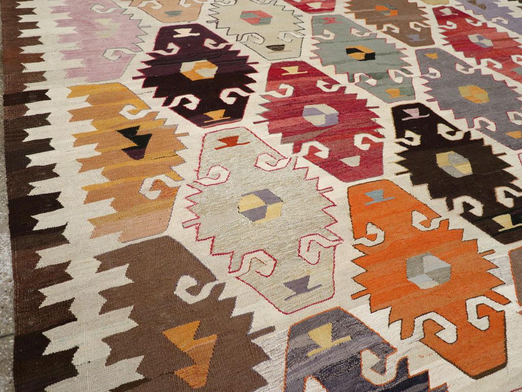 21st Century Modern Turkish Flatweave Room Size Carpet (Kelim) im Angebot