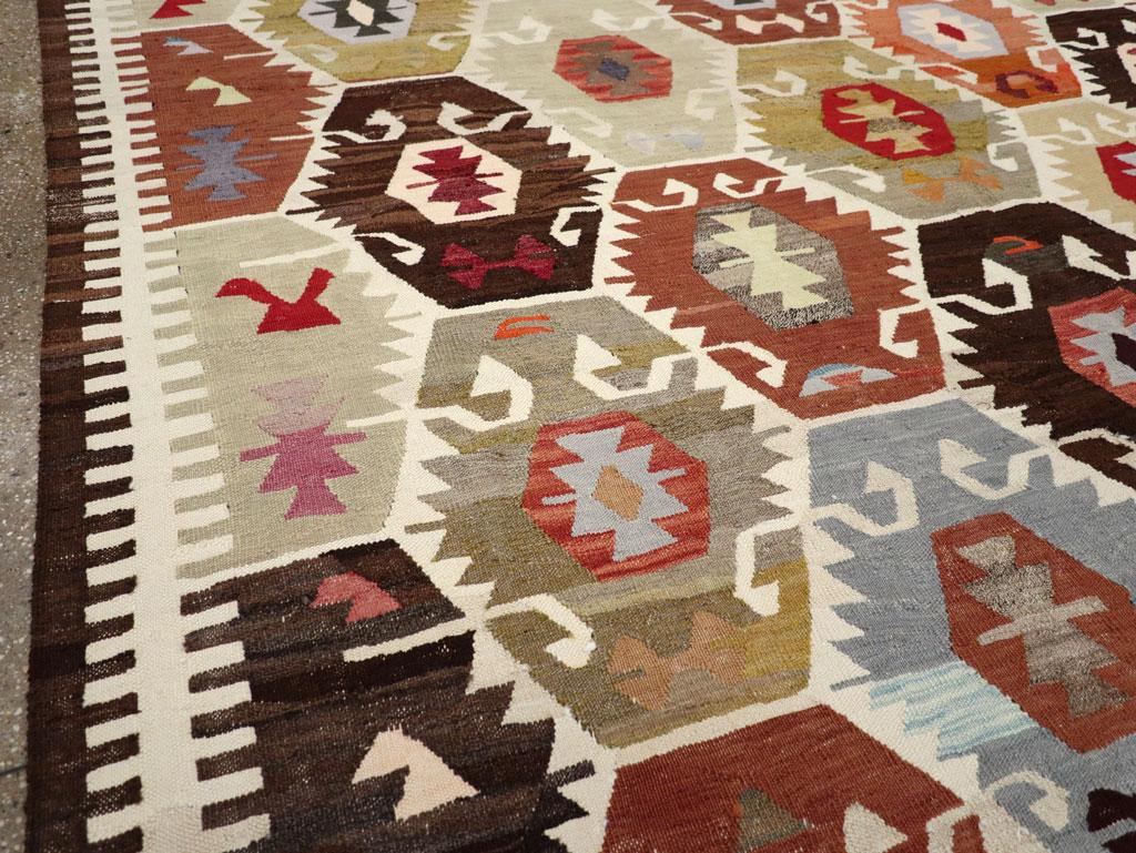 21st Century Modern Turkish Flatweave Room Size Carpet (Kelim) im Angebot