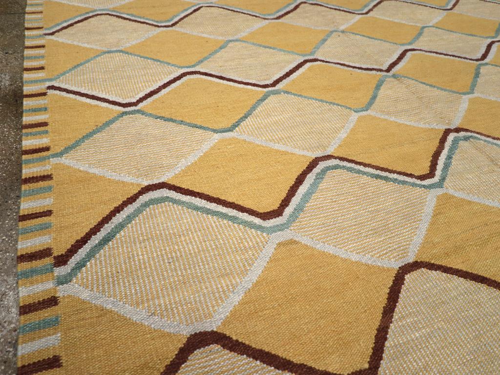 21st Century Modern Turkish Flatweave Room Size Carpet (Kelim) im Angebot