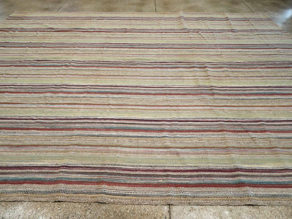 21st Century Modern Turkish Flatweave Room Size Carpet (Türkisch) im Angebot