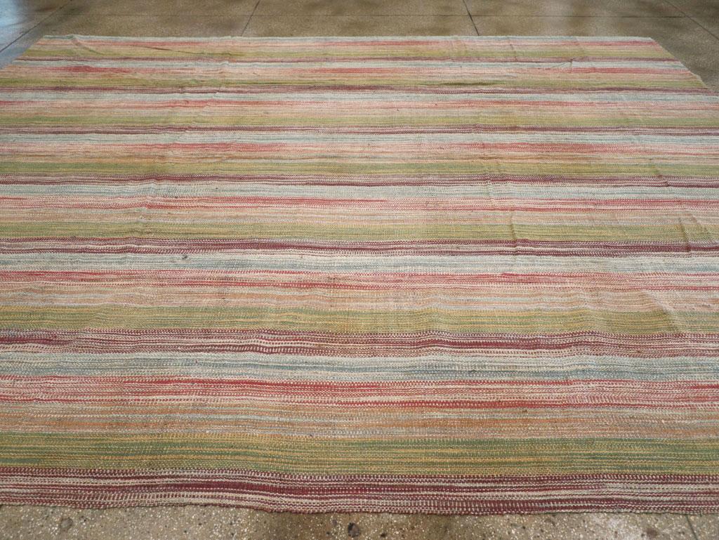 21st Century Modern Turkish Flatweave Room Size Carpet (Türkisch) im Angebot